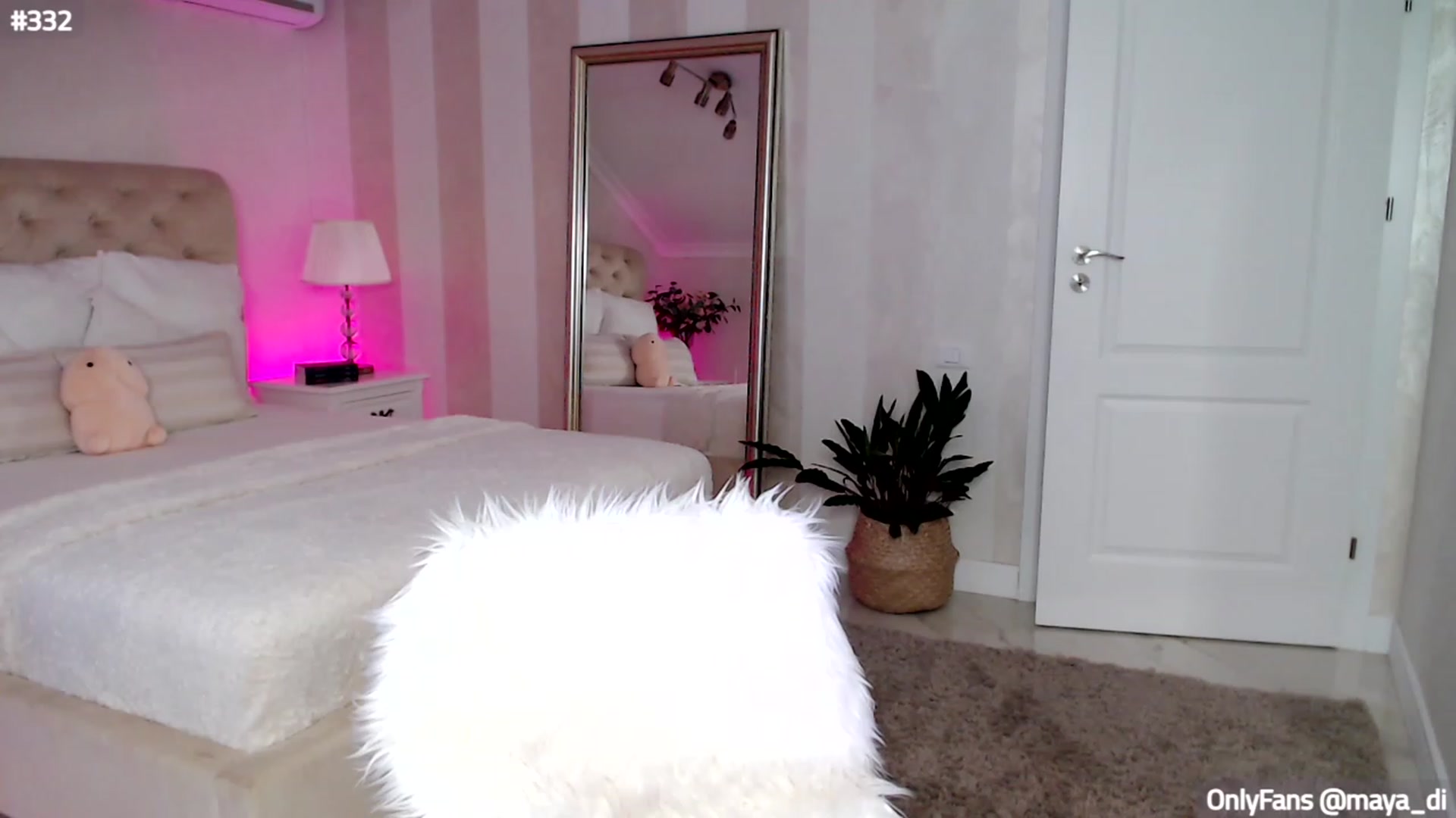 Gallery image thumbnail from Maya_Di's myfreecams stream on, 11/30/2022, 23:44 image 16 of 20