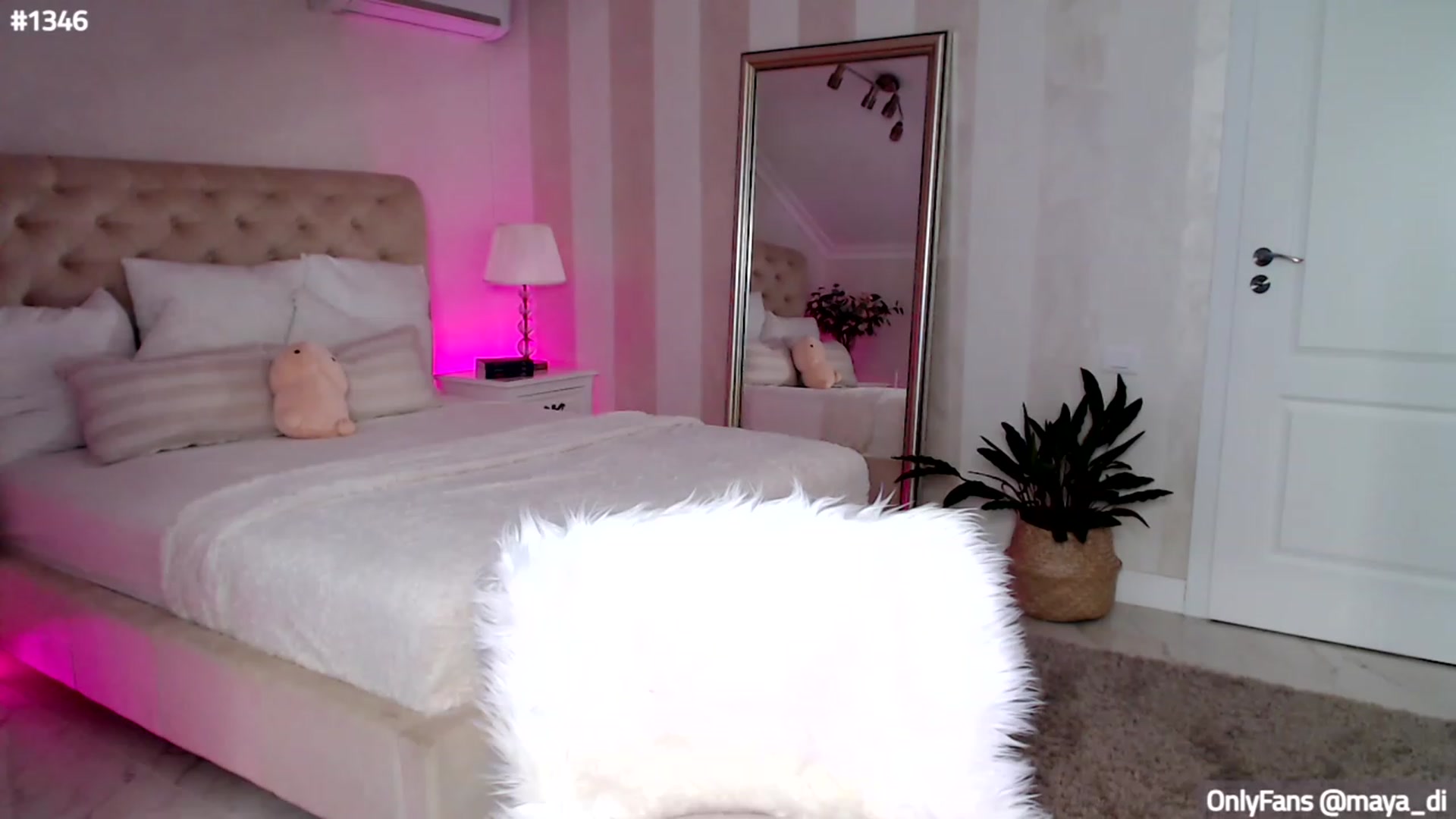 Gallery image thumbnail from Maya_Di's myfreecams stream on, 12/01/2022, 22:09 image 18 of 20