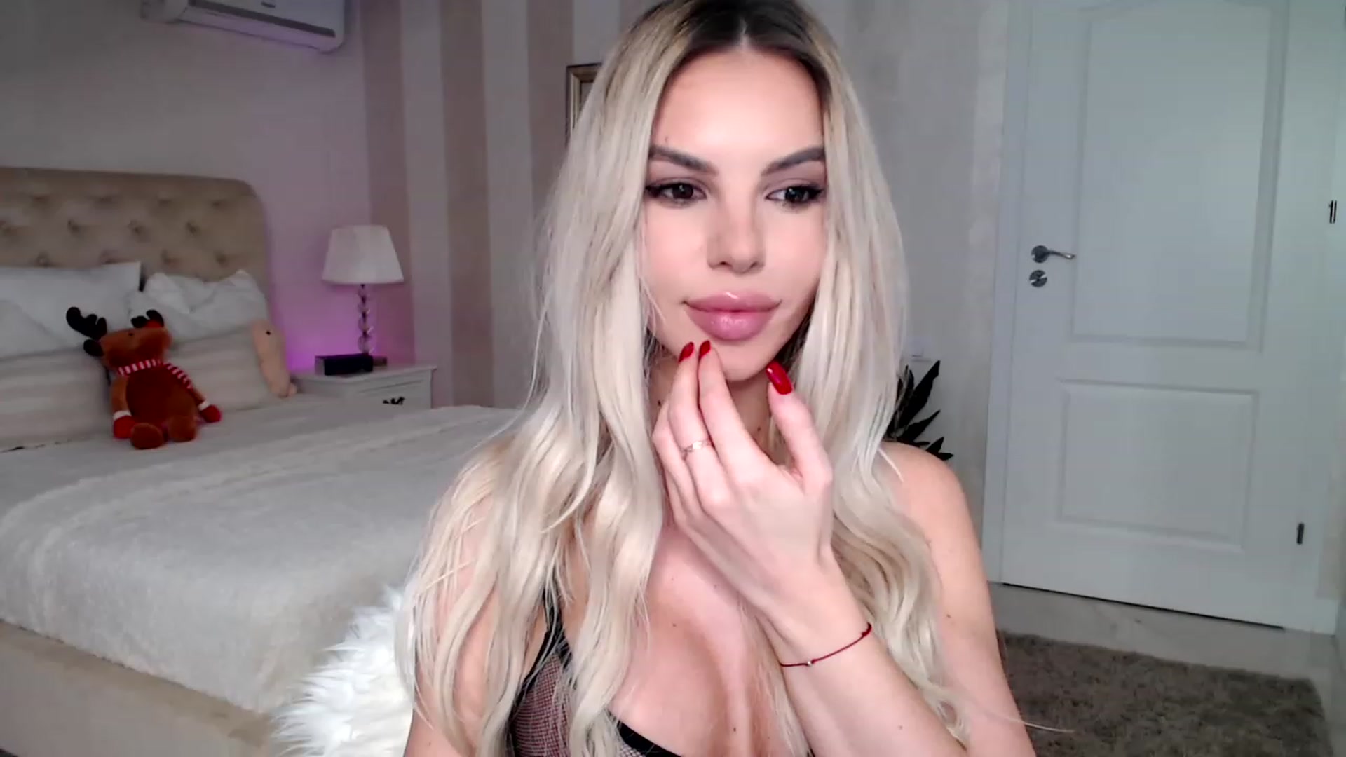 Gallery image thumbnail from Maya_Di's myfreecams stream on, 12/03/2022, 24:36 image 7 of 20