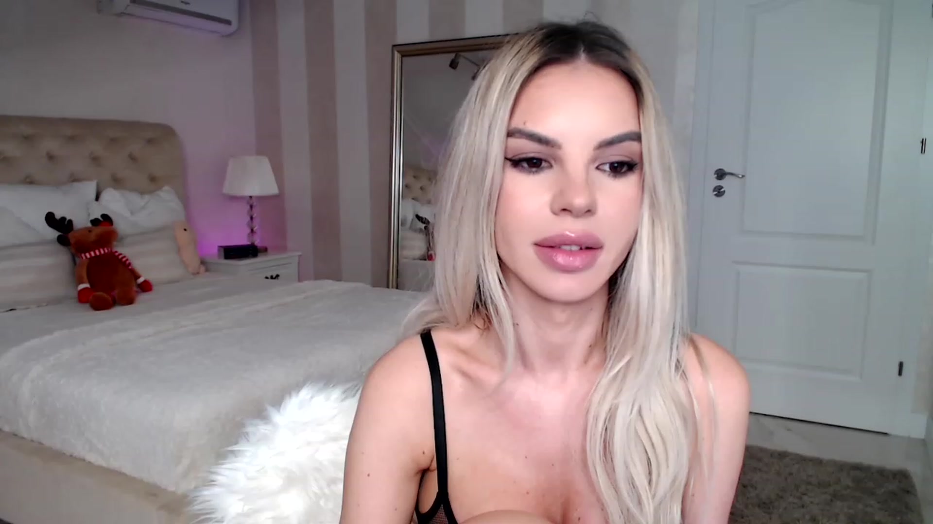 Gallery image thumbnail from Maya_Di's myfreecams stream on, 12/03/2022, 24:36 image 9 of 20