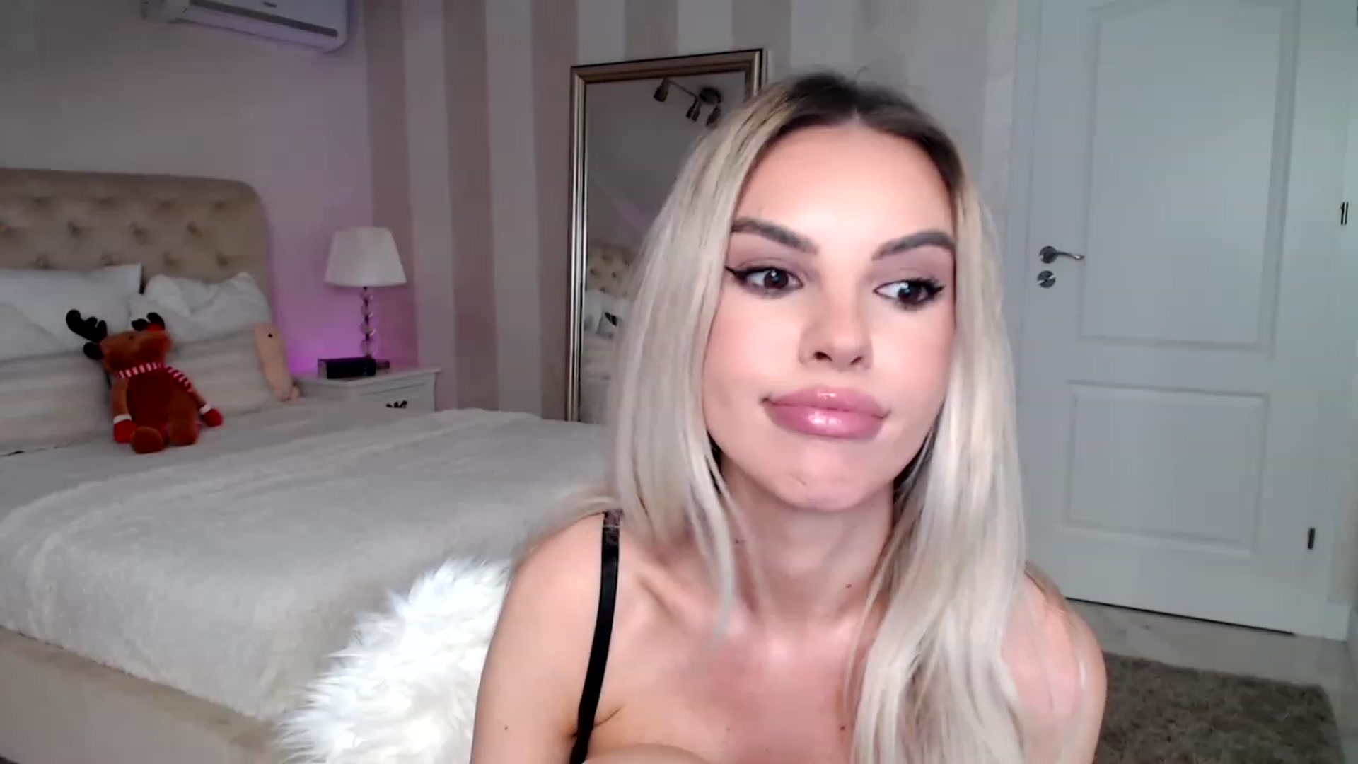 Gallery image thumbnail from Maya_Di's myfreecams stream on, 12/03/2022, 24:36 image 11 of 20