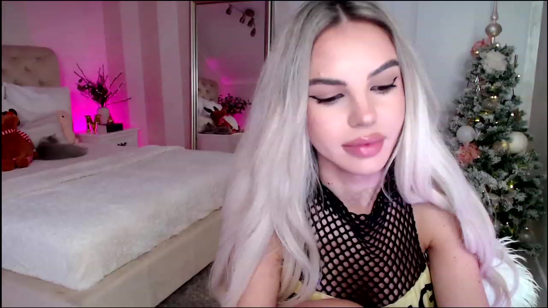 Gallery image thumbnail from Maya_Di's myfreecams stream on, 12/17/2022, 23:03 image 3 of 20