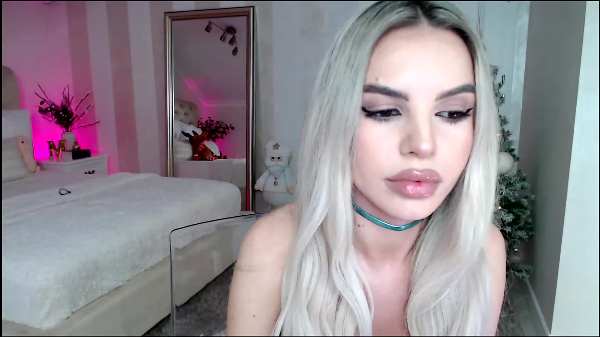 Gallery image thumbnail from Maya_Di's myfreecams stream on, 12/21/2022, 22:03 image 9 of 20