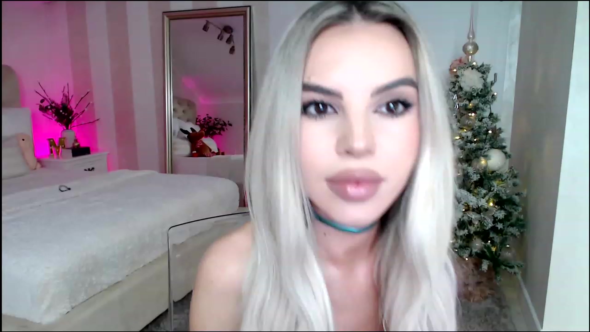 Gallery image thumbnail from Maya_Di's myfreecams stream on, 12/21/2022, 22:03 image 17 of 20