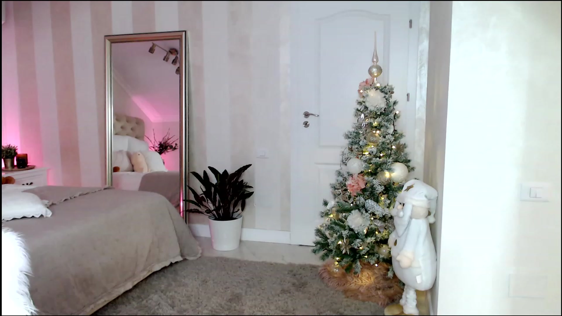 Gallery image thumbnail from Maya_Di's myfreecams stream on, 12/28/2022, 23:55 image 10 of 20
