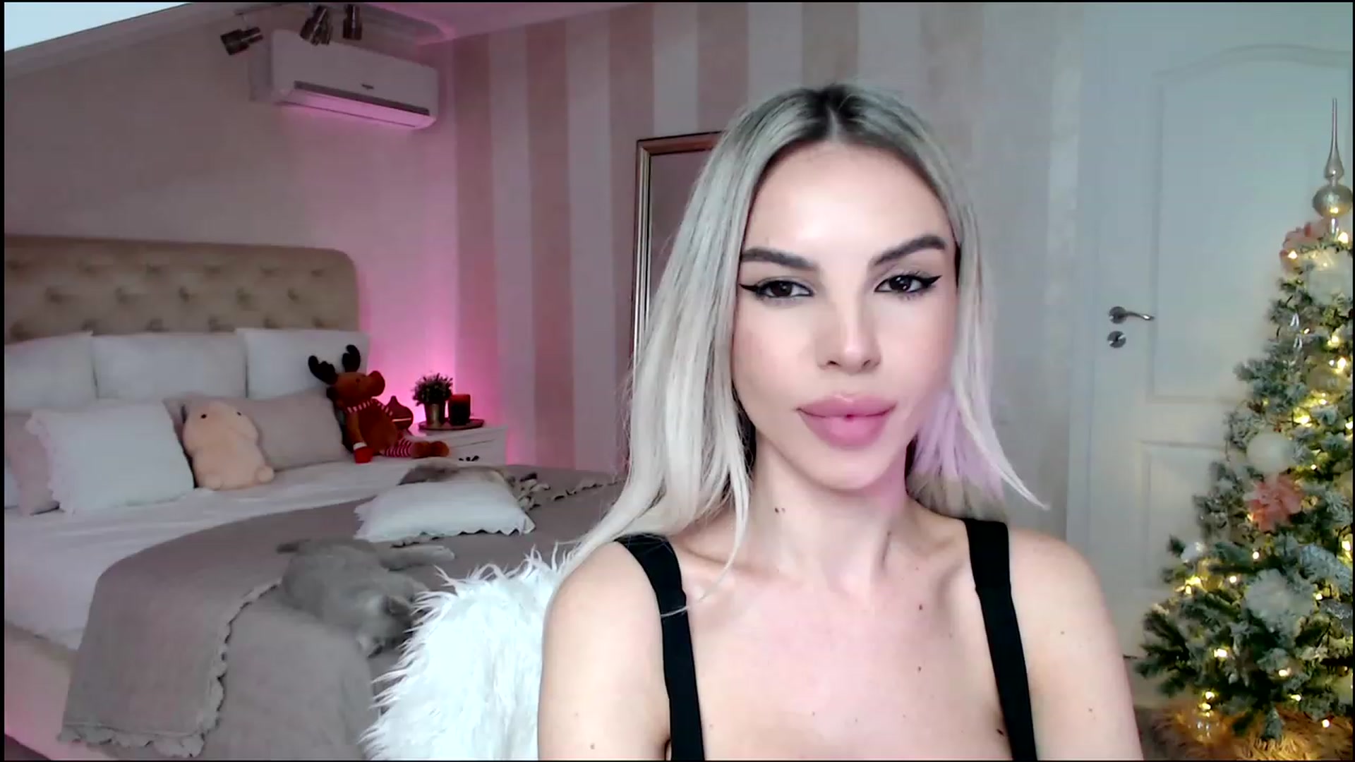 Gallery image thumbnail from Maya_Di's myfreecams stream on, 12/28/2022, 23:55 image 18 of 20