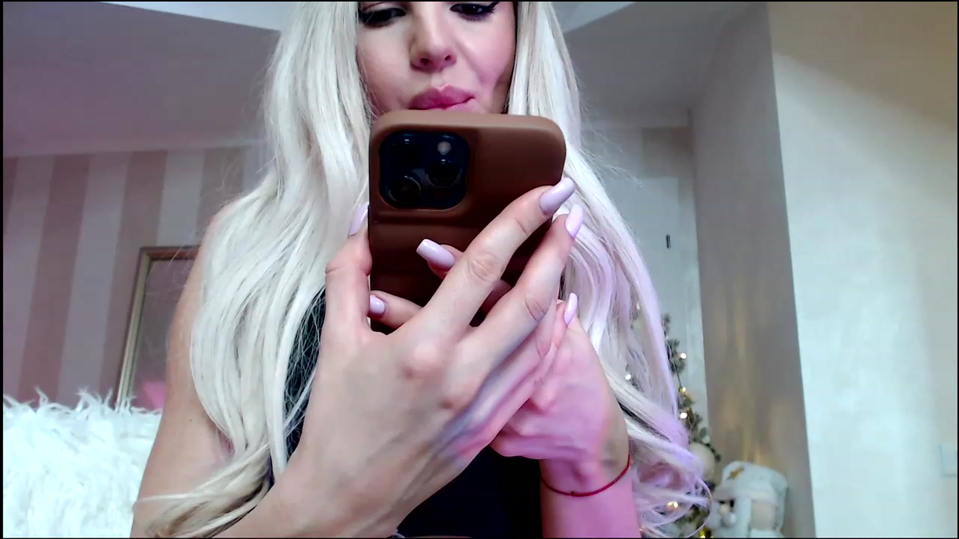 Gallery image thumbnail from Maya_Di's myfreecams stream on, 12/28/2022, 23:55 image 17 of 20