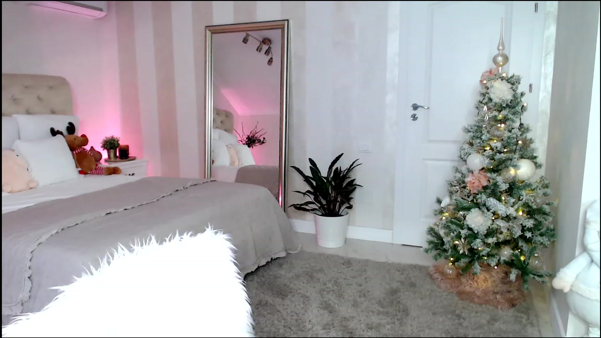 Gallery image thumbnail from Maya_Di's myfreecams stream on, 12/30/2022, 01:09 image 2 of 20
