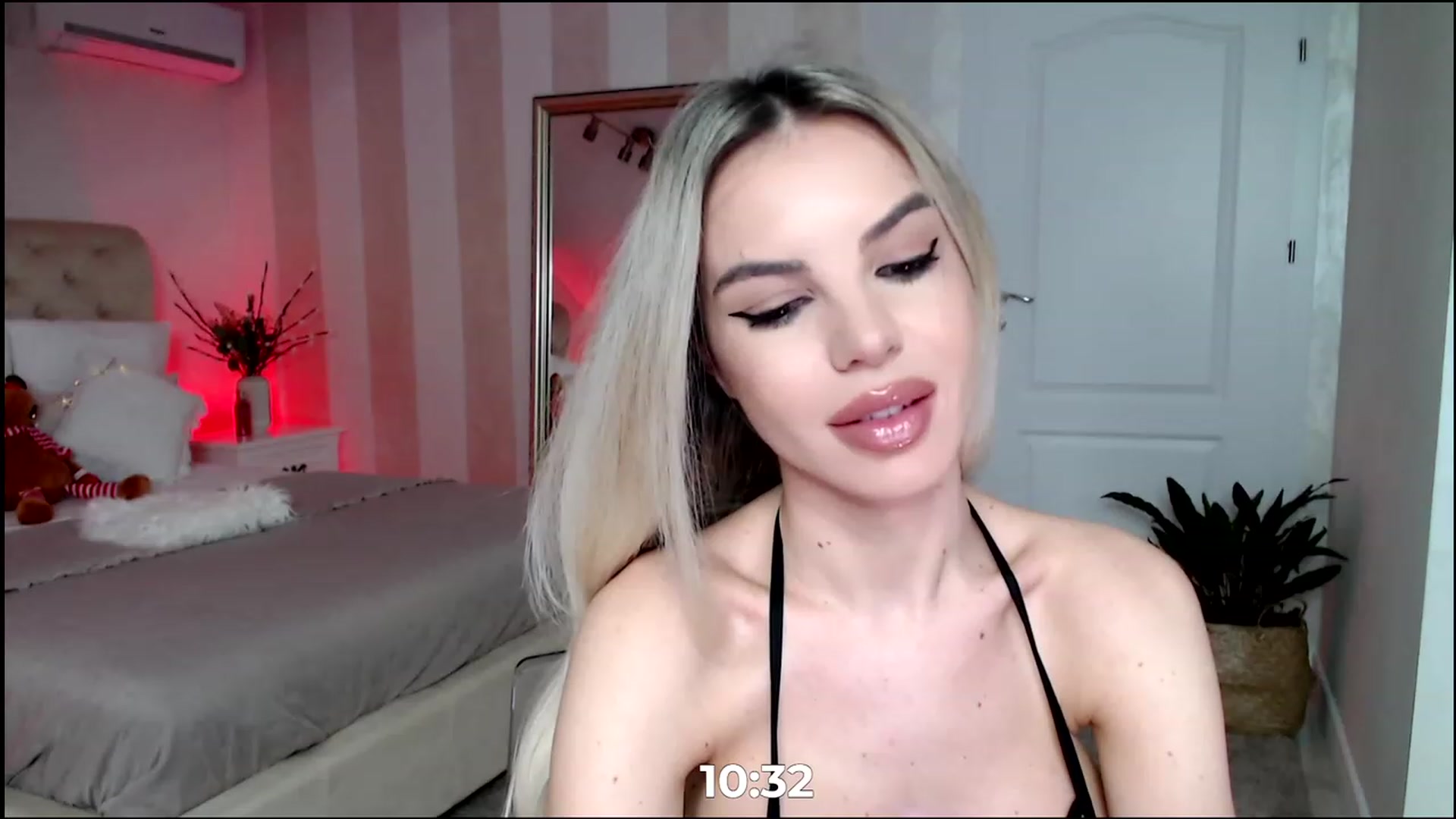 Gallery image thumbnail from Maya_Di's myfreecams stream on, 01/08/2023, 24:36 image 19 of 20