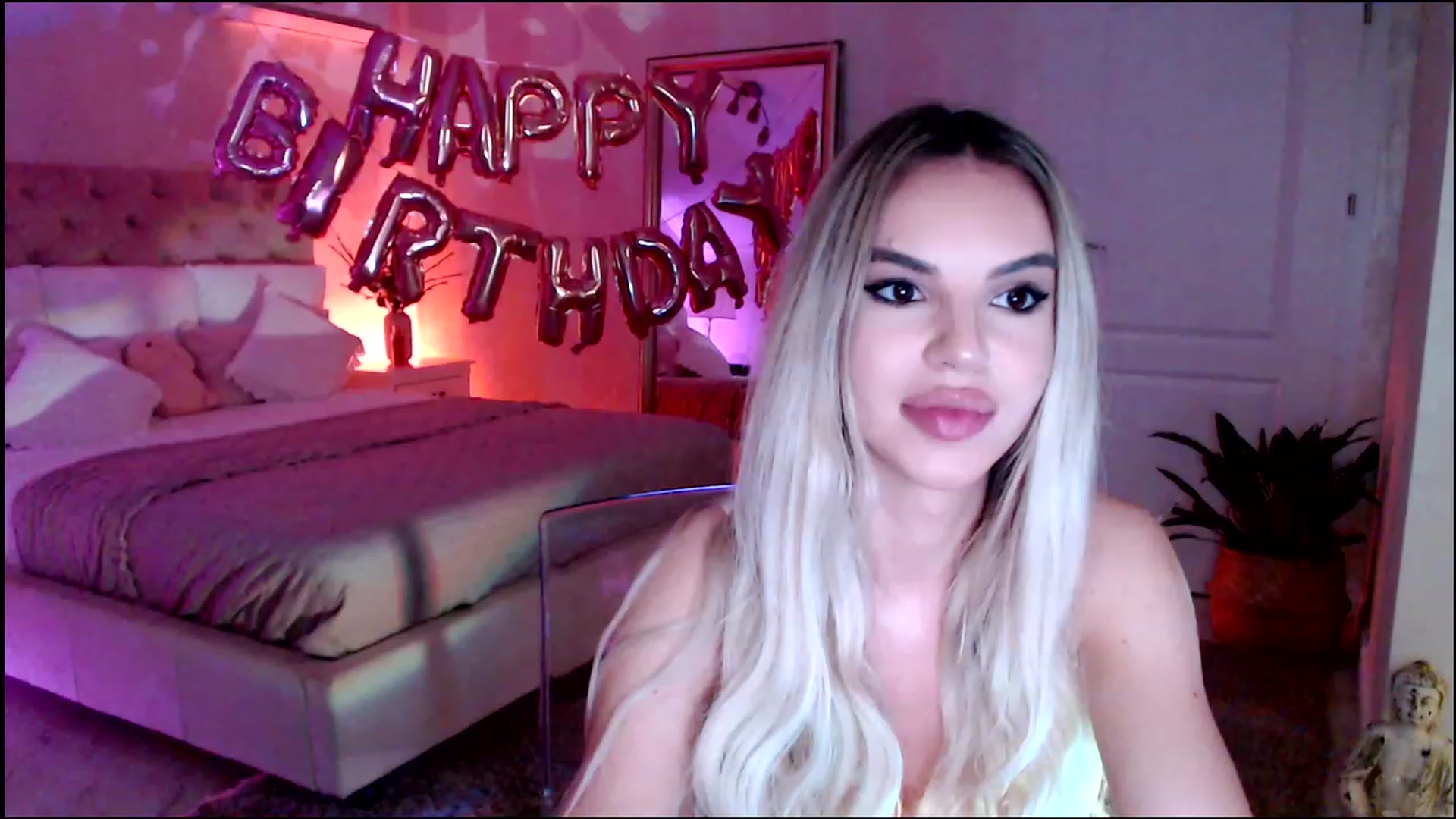 Gallery image thumbnail from Maya_Di's myfreecams stream on, 01/17/2023, 23:56 image 9 of 20