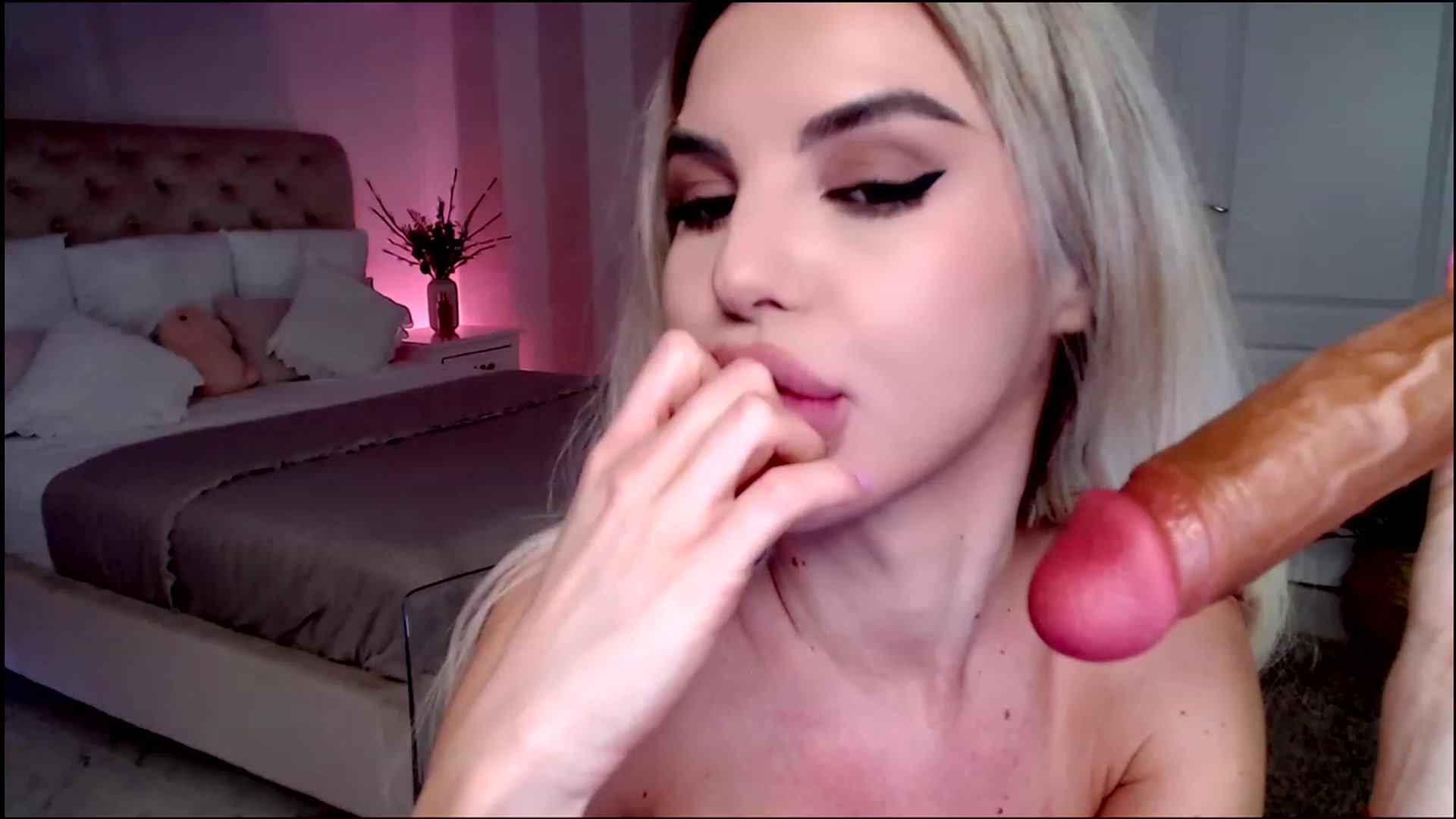 Gallery image thumbnail from Maya_Di's myfreecams stream on, 01/22/2023, 24:28 image 16 of 20