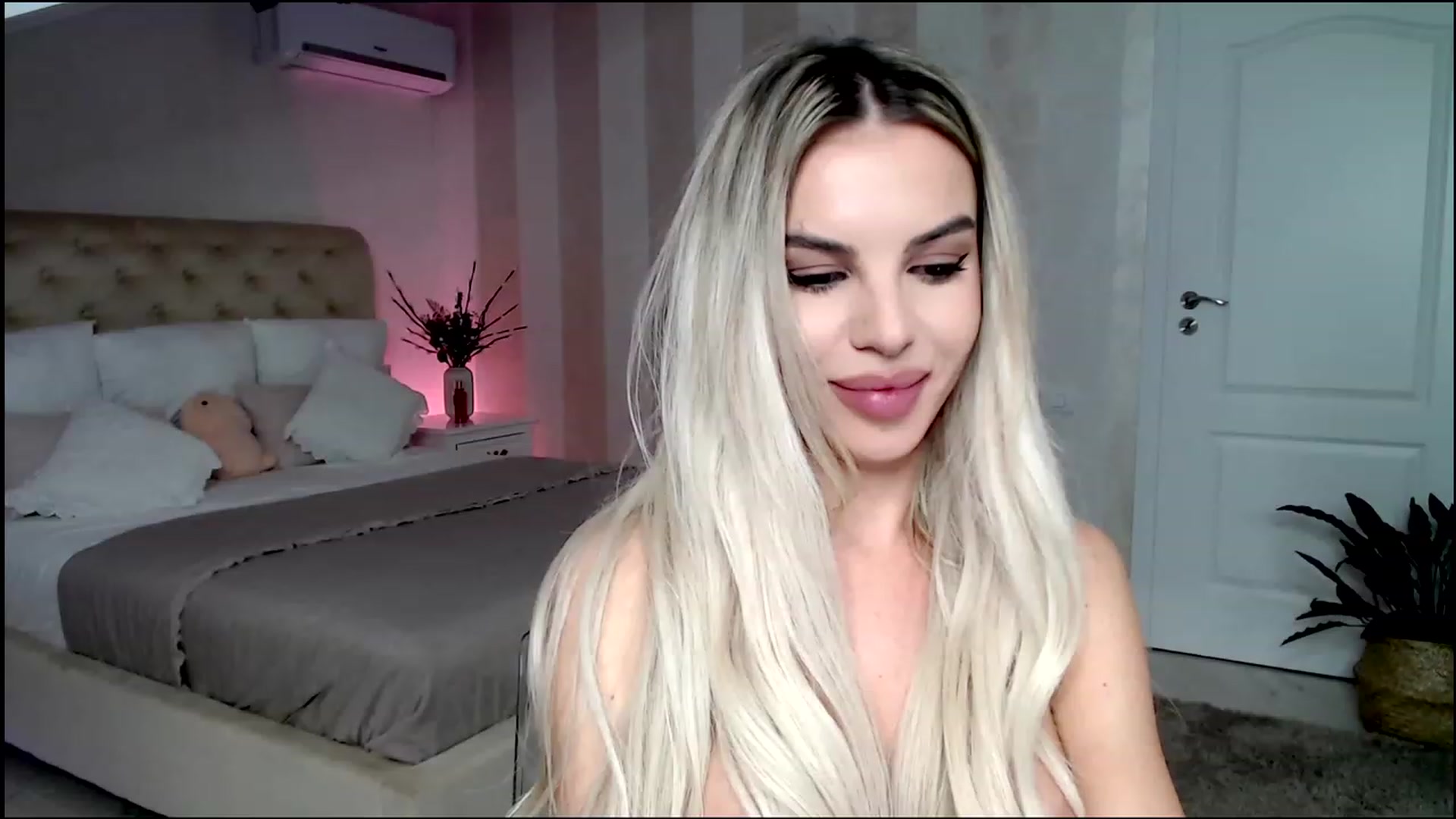 Gallery image thumbnail from Maya_Di's myfreecams stream on, 01/22/2023, 02:03 image 4 of 20