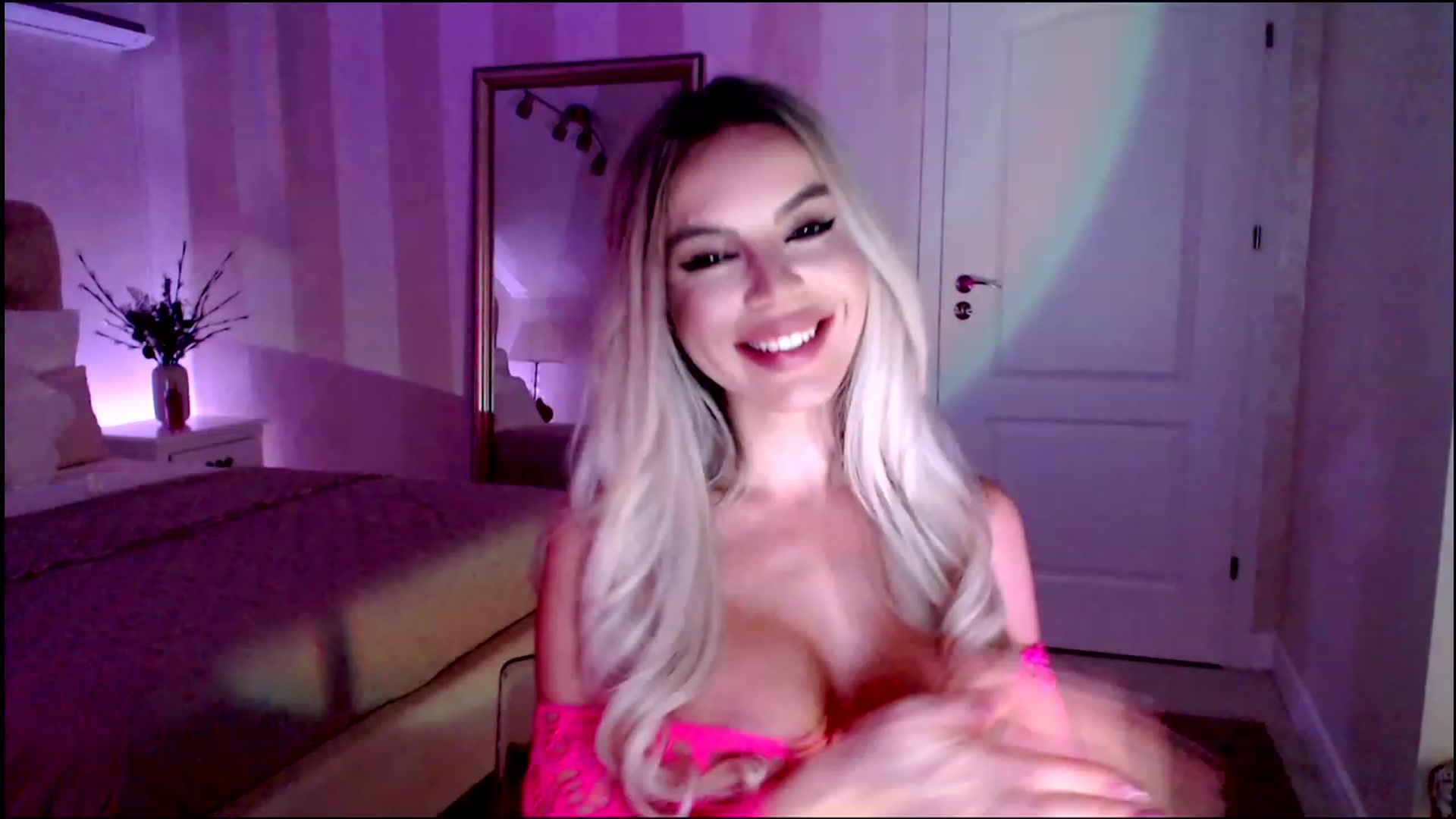 Gallery image thumbnail from Maya_Di's myfreecams stream on, 02/01/2023, 24:05 image 3 of 20