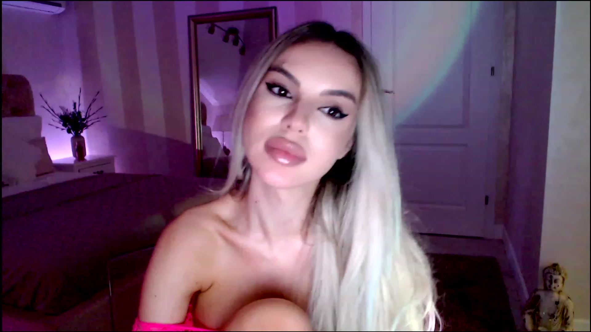 Gallery image thumbnail from Maya_Di's myfreecams stream on, 02/01/2023, 24:54 image 11 of 20