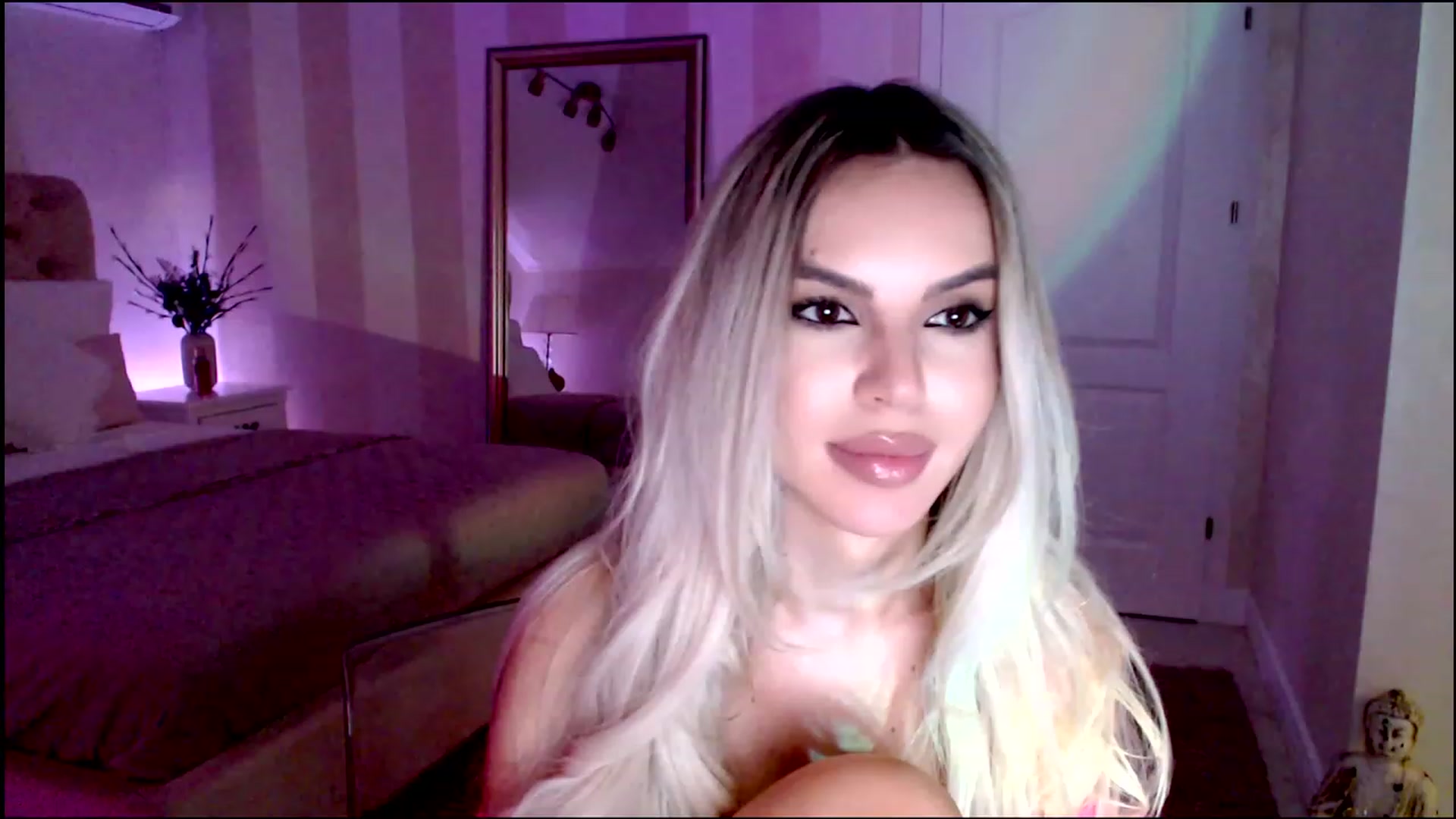 Gallery image thumbnail from Maya_Di's myfreecams stream on, 02/01/2023, 24:54 image 12 of 20
