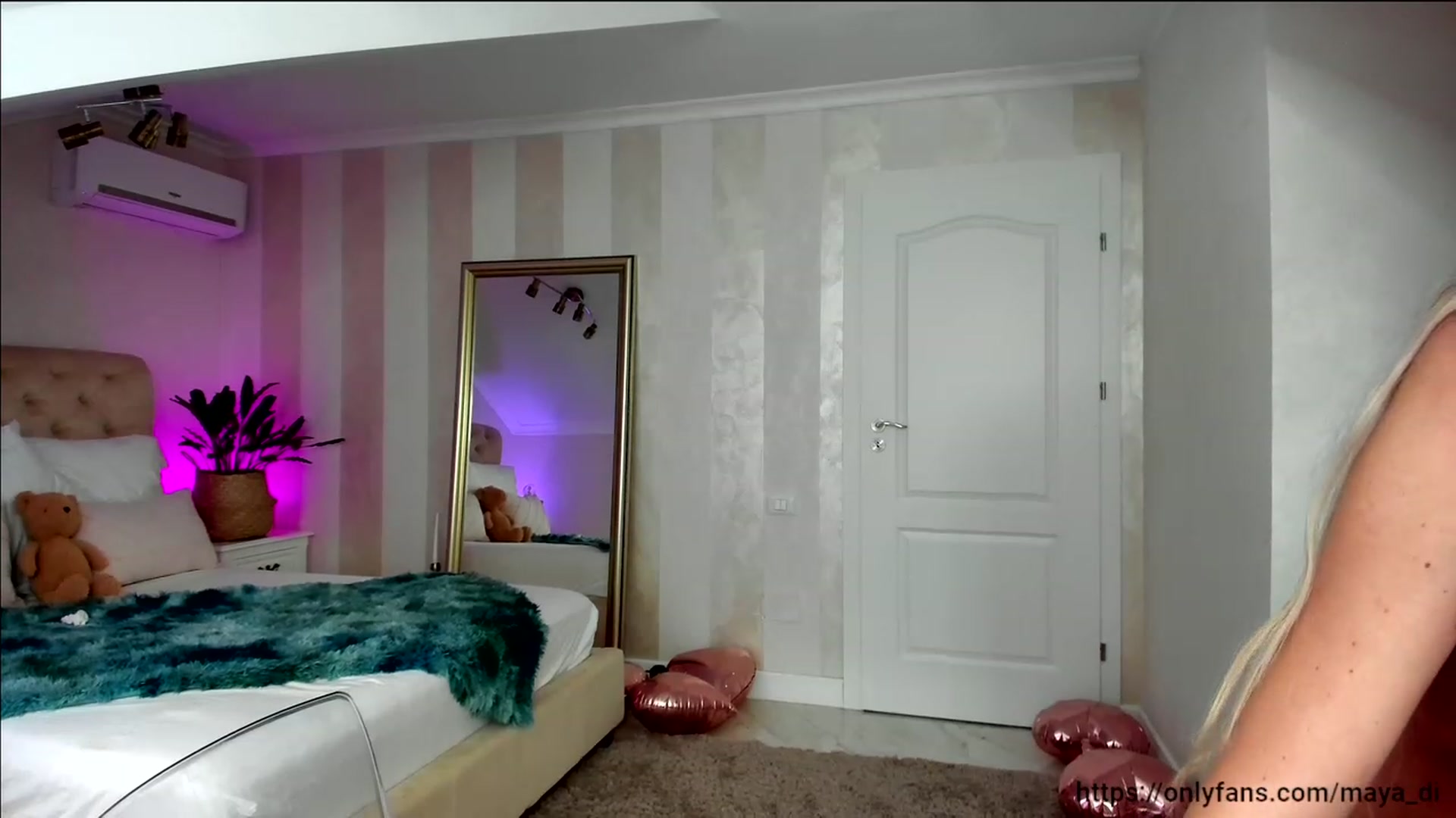 Gallery image thumbnail from Maya_Di's myfreecams stream on, 03/01/2023, 23:54 image 18 of 20