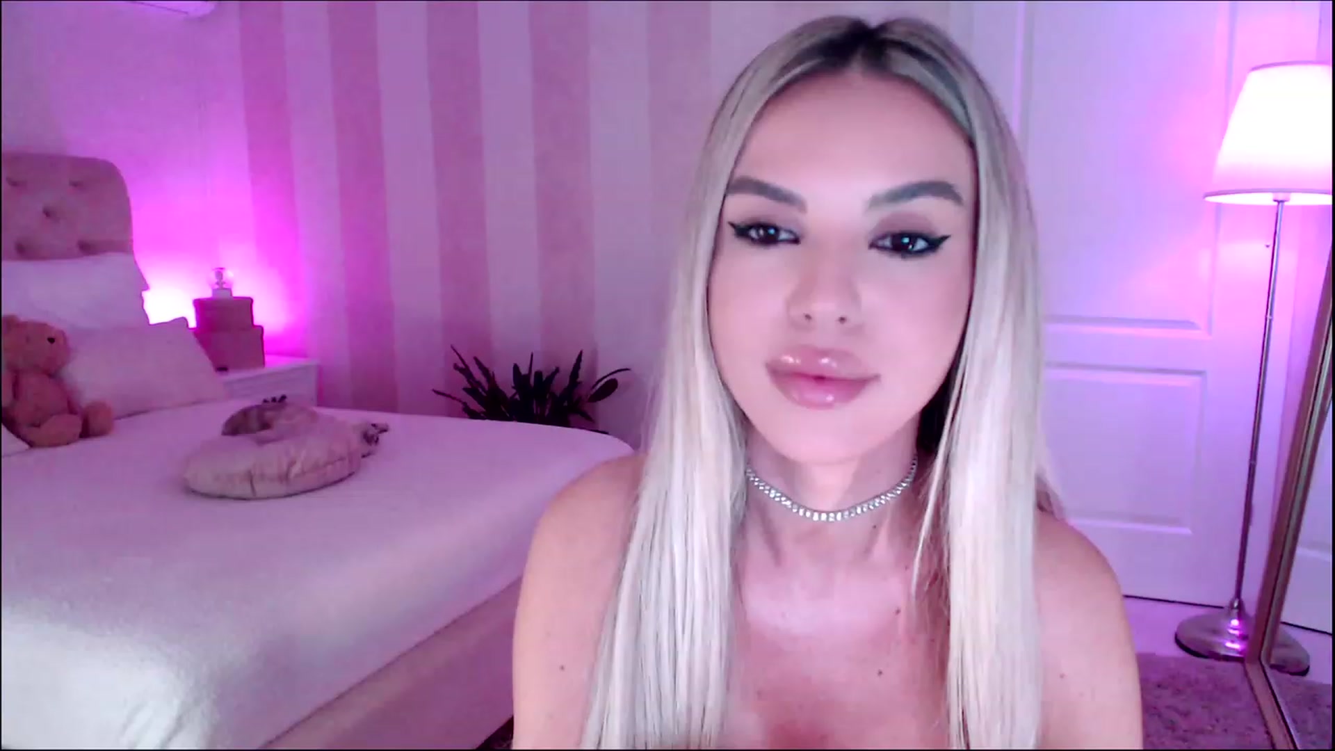 Gallery image thumbnail from Maya_Di's myfreecams stream on, 03/18/2023, 02:10 image 2 of 20