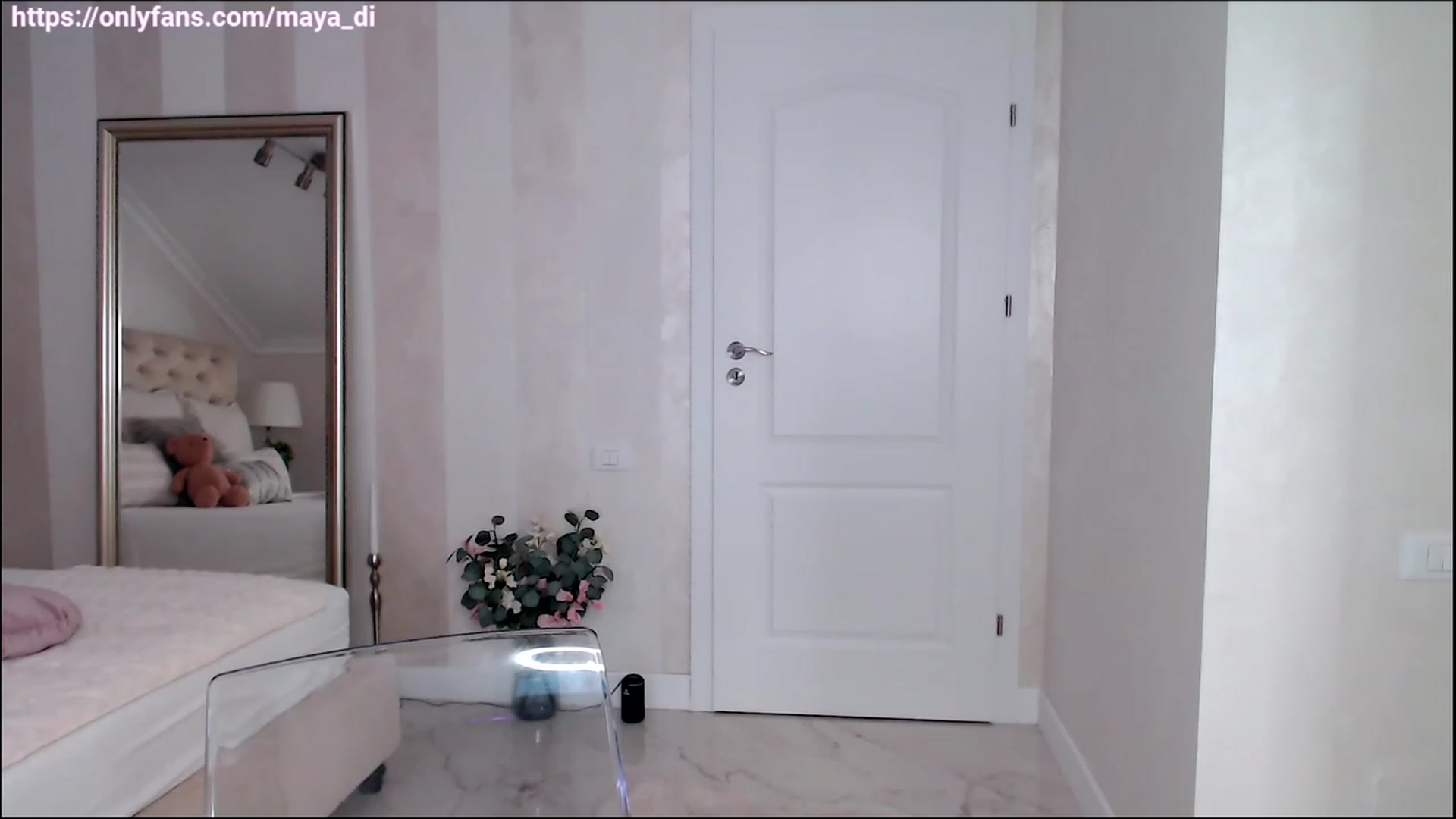 Gallery image thumbnail from Maya_Di's myfreecams stream on, 03/27/2023, 24:13 image 3 of 20