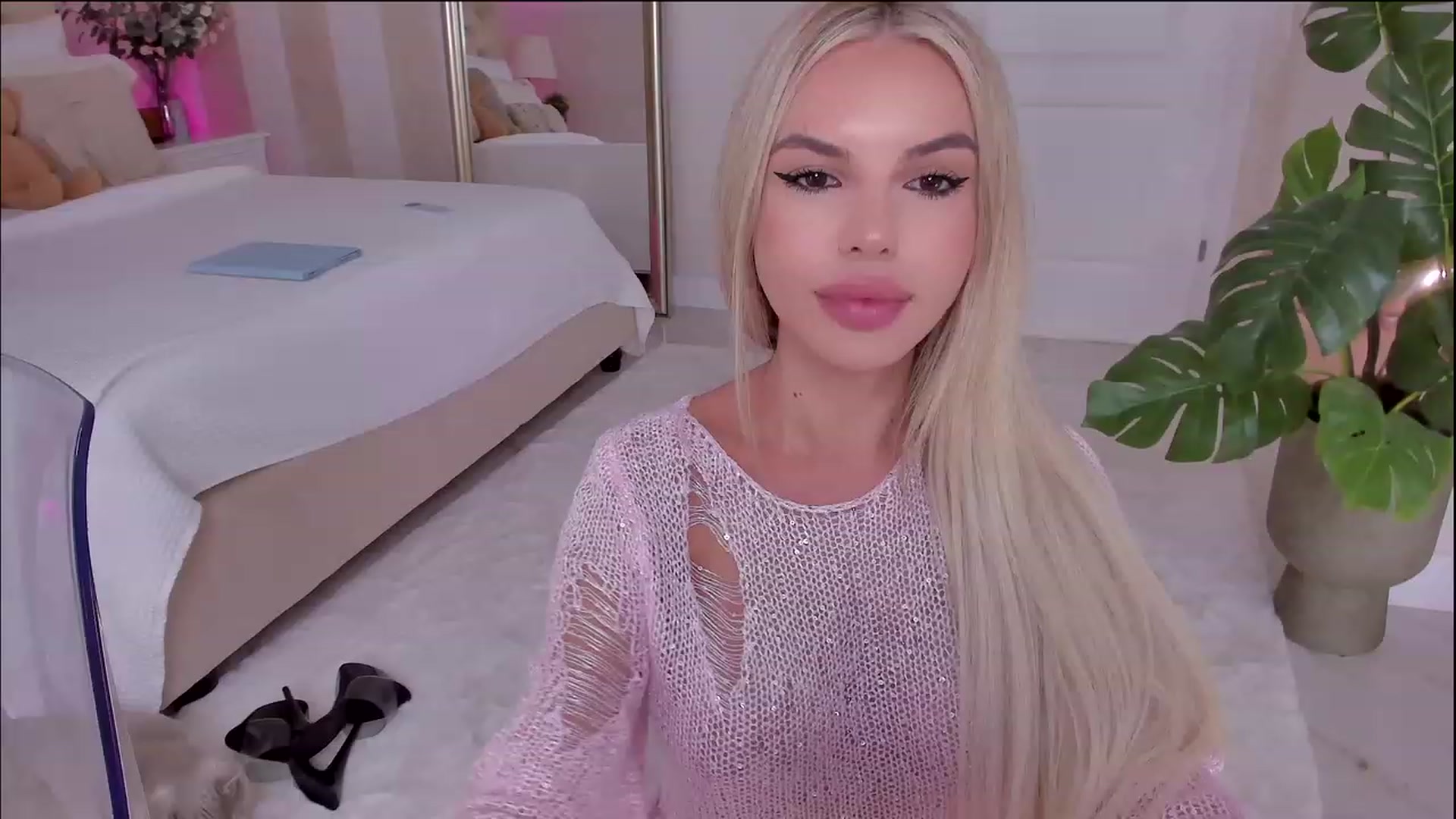 Gallery image thumbnail from Maya_Di's myfreecams stream on, 09/20/2023, 22:11 image 16 of 20