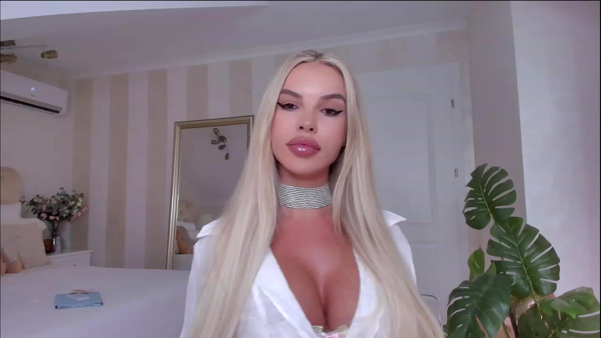 Gallery image thumbnail from Maya_Di's myfreecams stream on, 09/22/2023, 20:50 image 1 of 20