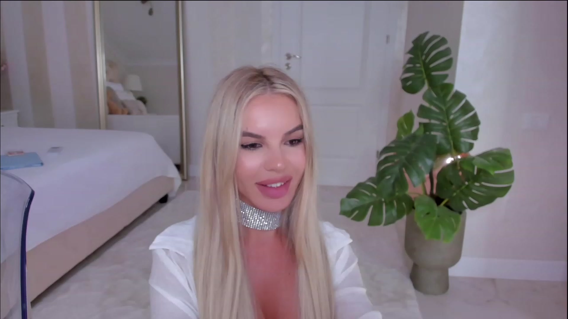 Gallery image thumbnail from Maya_Di's myfreecams stream on, 09/23/2023, 24:37 image 8 of 20