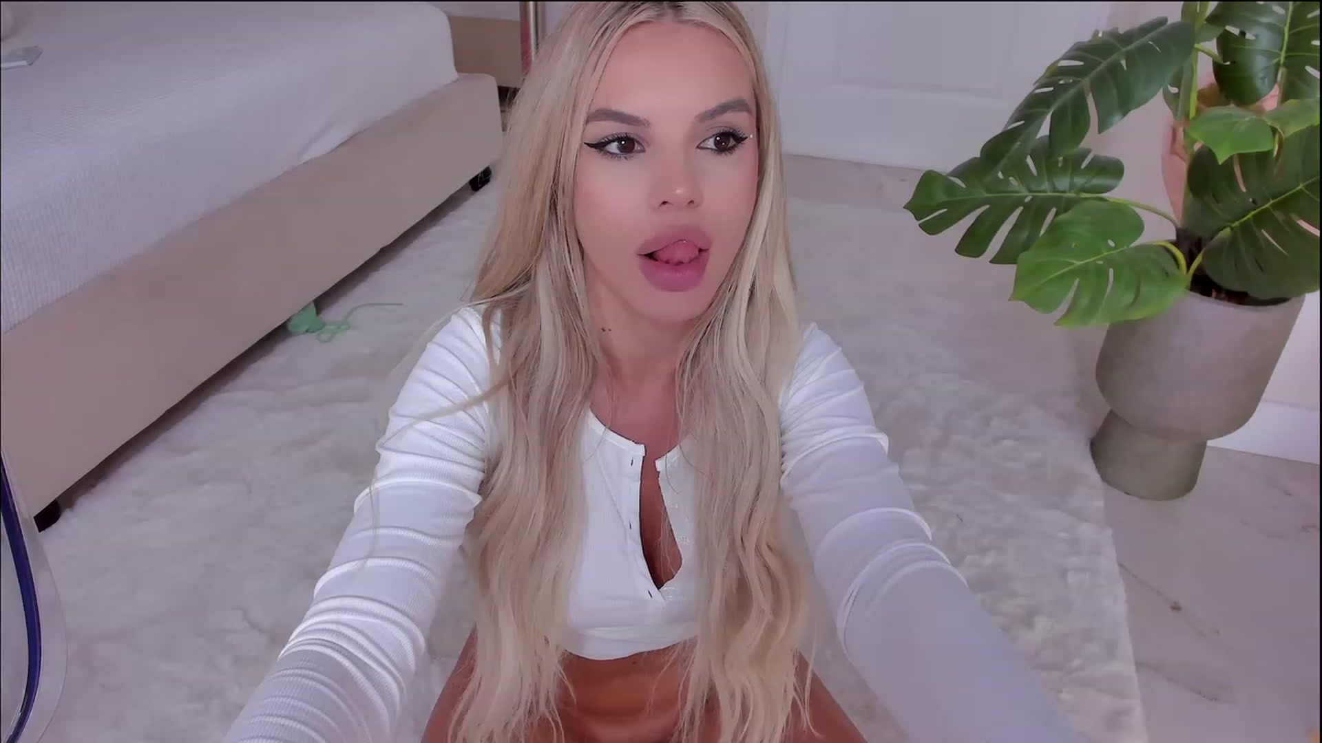 Gallery image thumbnail from Maya_Di's myfreecams stream on, 09/28/2023, 23:08 image 16 of 20