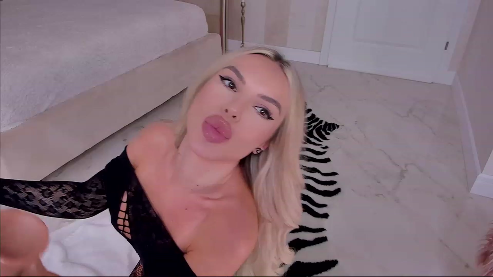 Gallery image thumbnail from Maya_Di's myfreecams stream on, 10/12/2023, 24:25 image 4 of 20