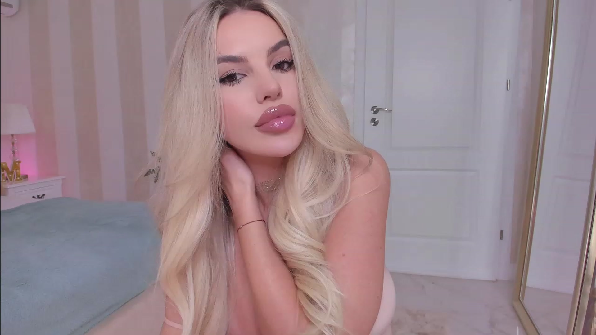 Gallery image thumbnail from Maya_Di's myfreecams stream on, 11/21/2023, 21:39 image 13 of 20