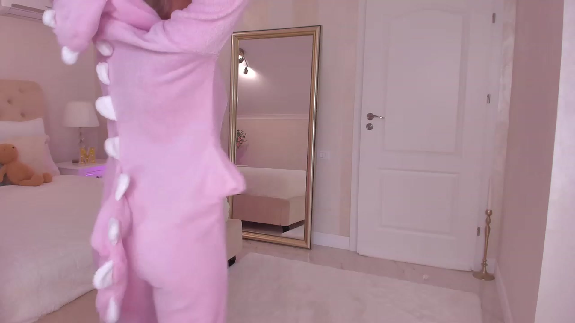 Gallery image thumbnail from Maya_Di's myfreecams stream on, 03/07/2024, 24:45 image 10 of 20