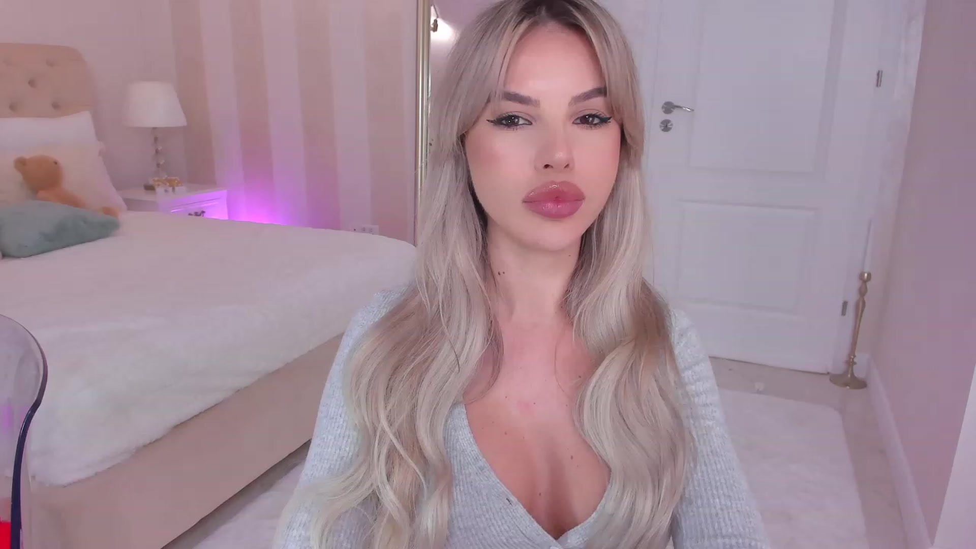 Gallery image thumbnail from Maya_Di's myfreecams stream on, 03/08/2024, 23:17 image 4 of 20