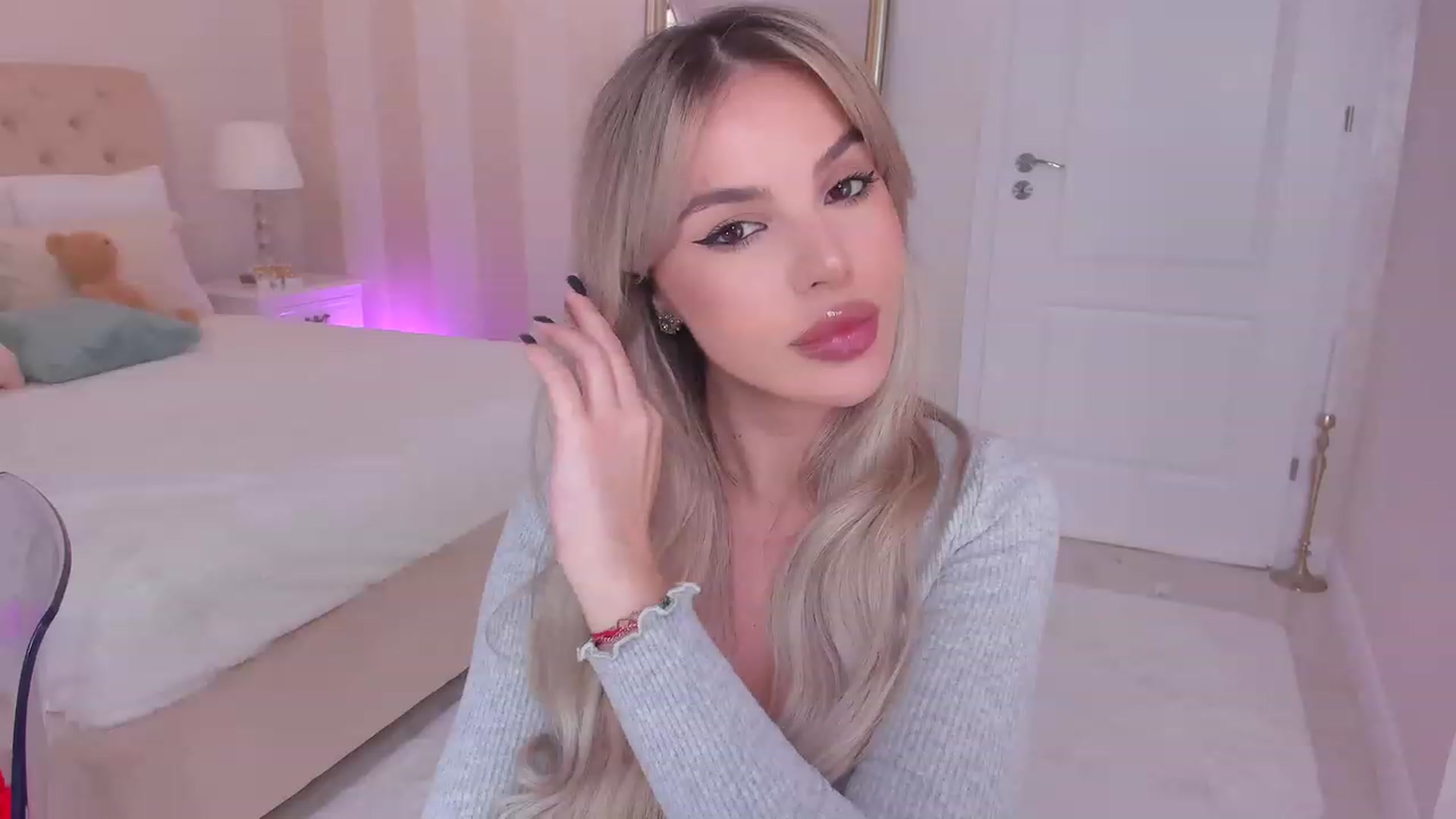 Gallery image thumbnail from Maya_Di's myfreecams stream on, 03/08/2024, 23:17 image 12 of 20