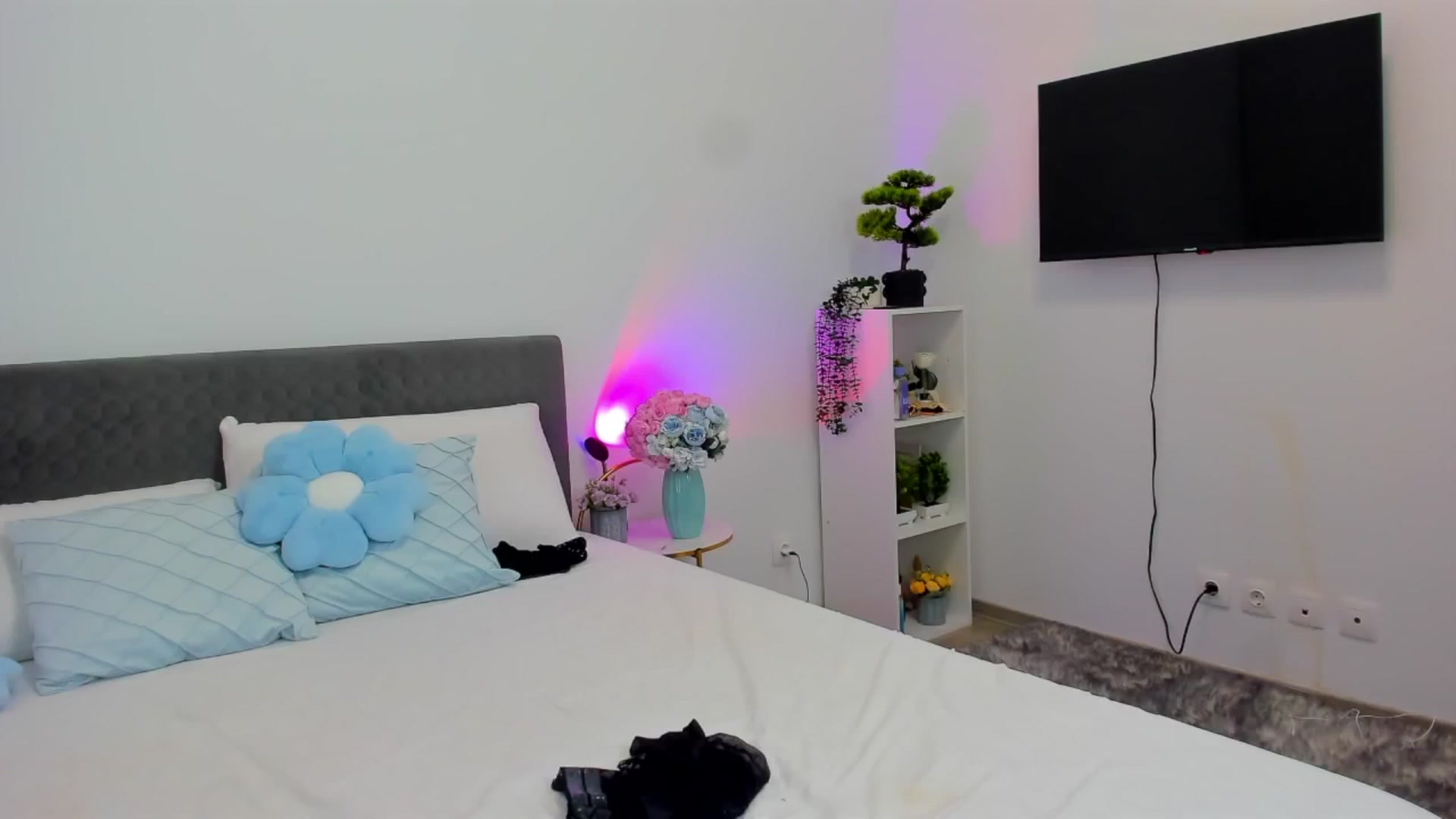 Gallery image thumbnail from Mayaaa's myfreecams stream on, 04/25/2025, 15:34 image 10 of 20