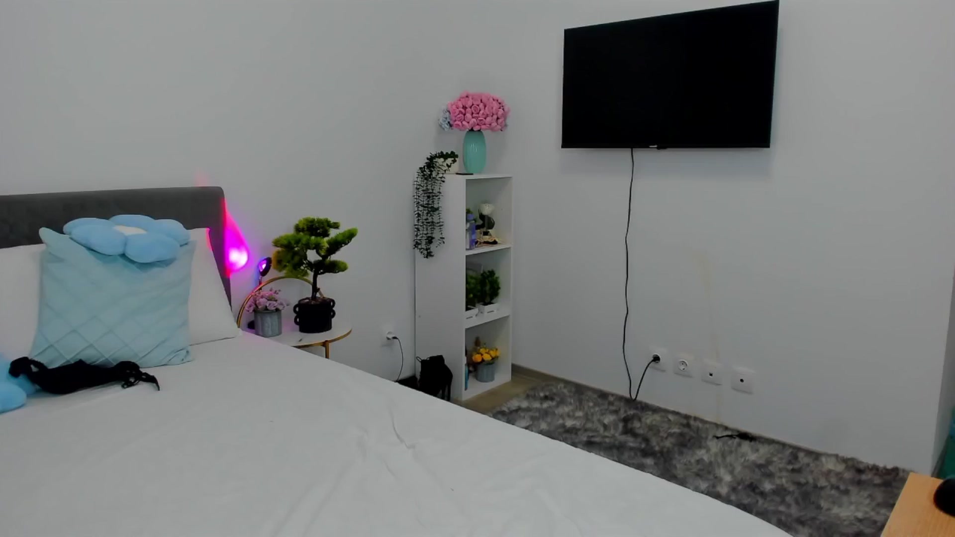 Gallery image thumbnail from Mayaaa's myfreecams stream on, 04/27/2025, 16:35 image 4 of 20