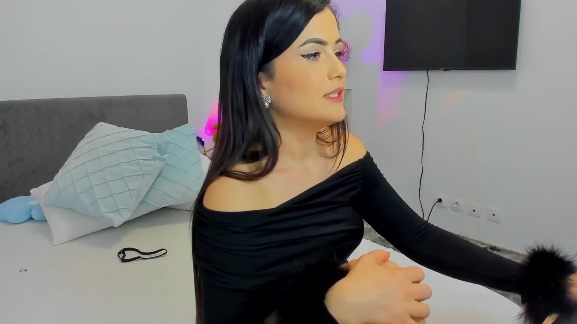 Gallery image thumbnail from Mayaaa's myfreecams stream on, 04/27/2025, 18:20 image 17 of 20
