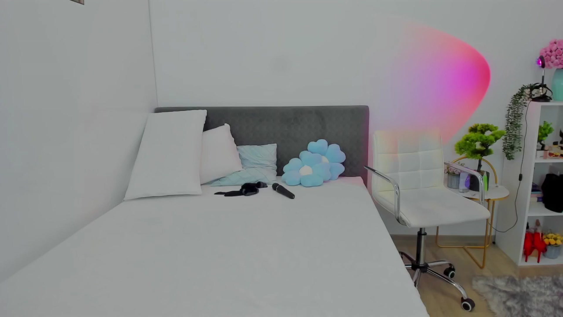 Gallery image thumbnail from Mayaaa's myfreecams stream on, 04/30/2025, 17:39 image 5 of 20