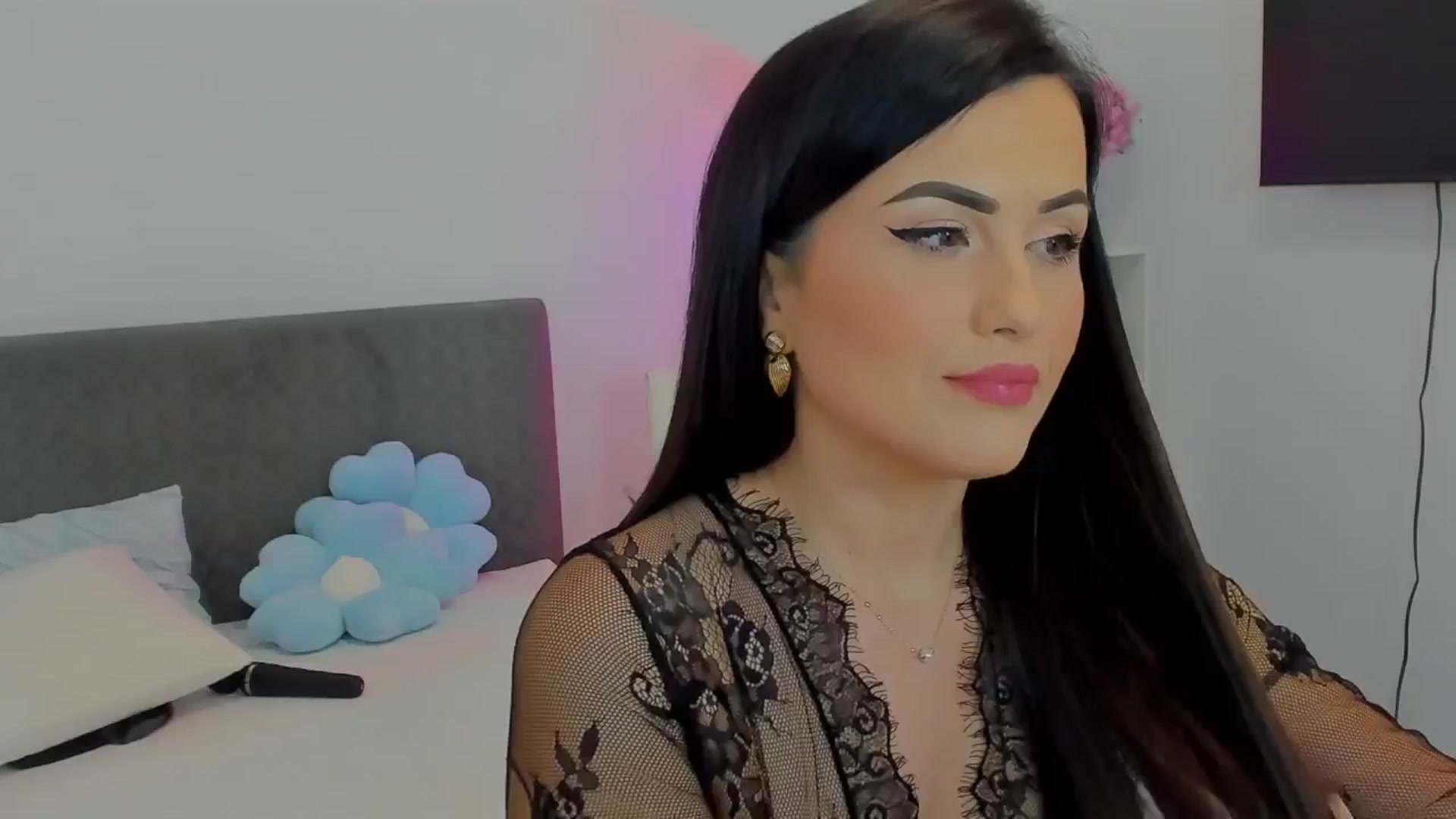 Gallery image thumbnail from Mayaaa's myfreecams stream on, 04/30/2025, 18:15 image 13 of 20