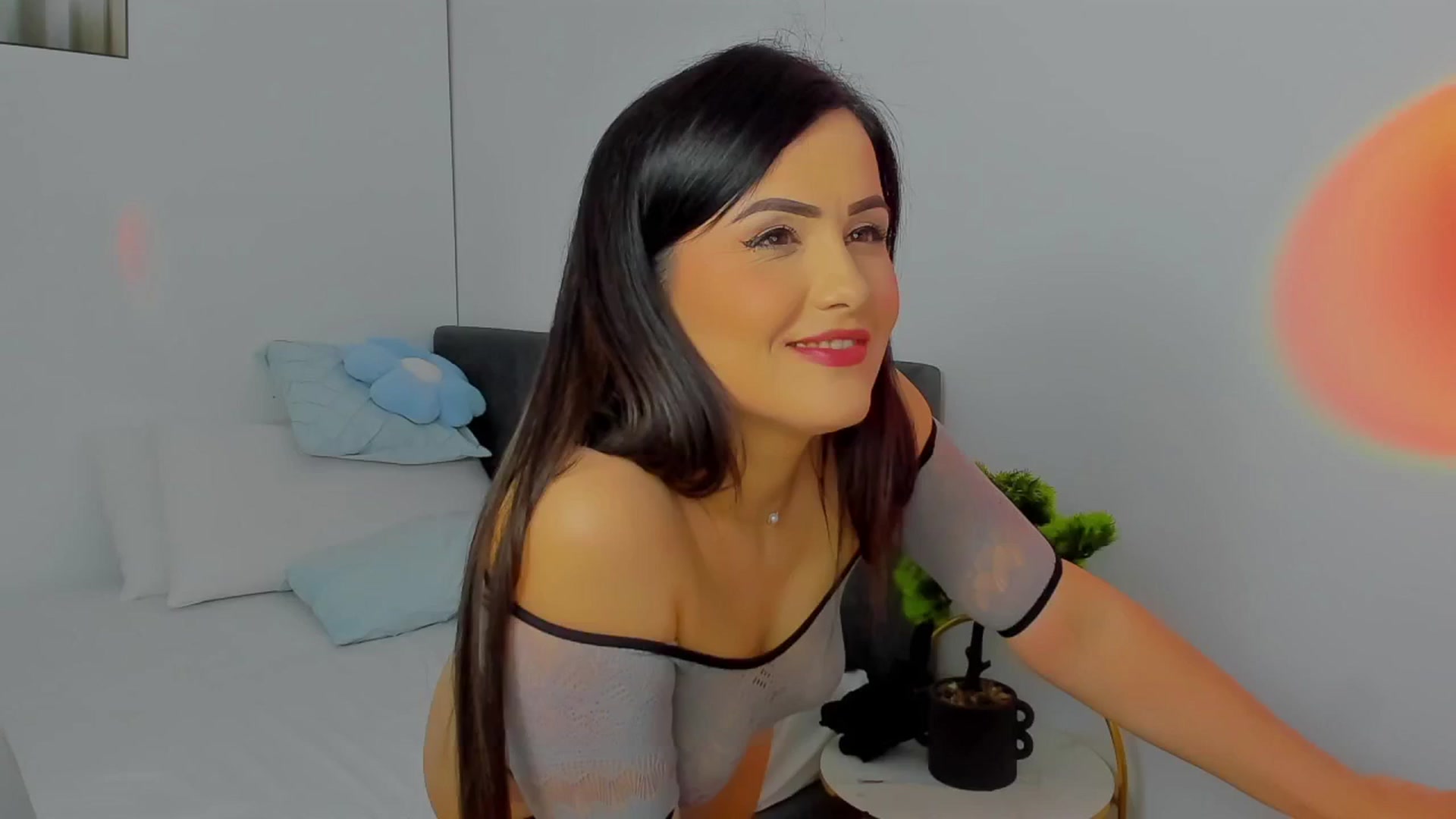 Gallery image thumbnail from Mayaaa's myfreecams stream on, 05/03/2025, 18:32 image 6 of 20
