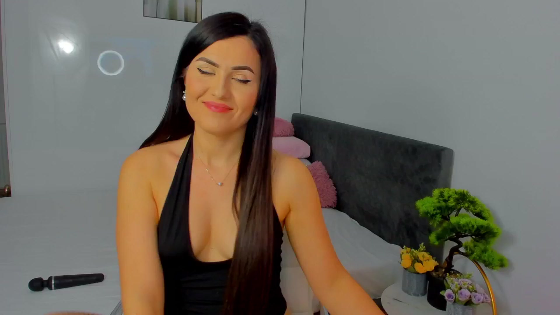 Gallery image thumbnail from Mayaaa's myfreecams stream on, 05/25/2025, 13:47 image 17 of 20