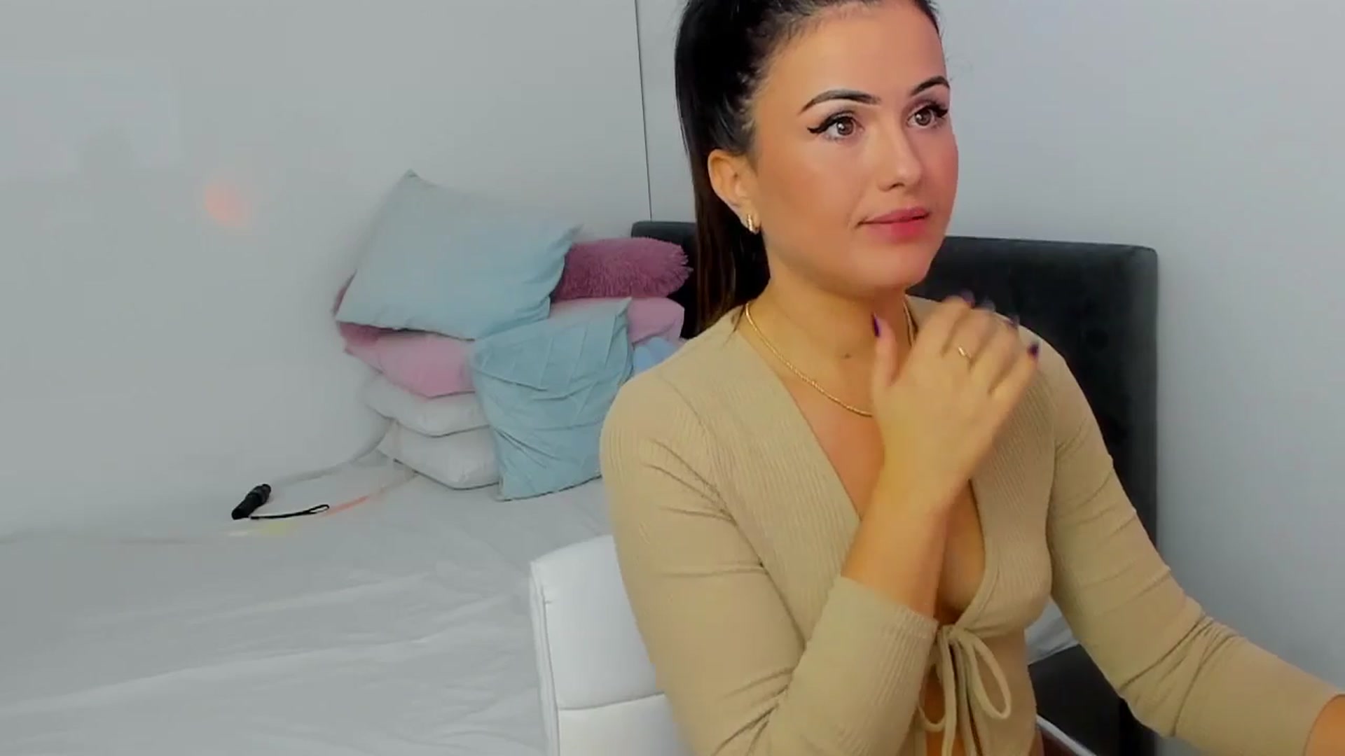Gallery image thumbnail from Mayaaa's myfreecams stream on, 10/10/2025, 17:00 image 13 of 20