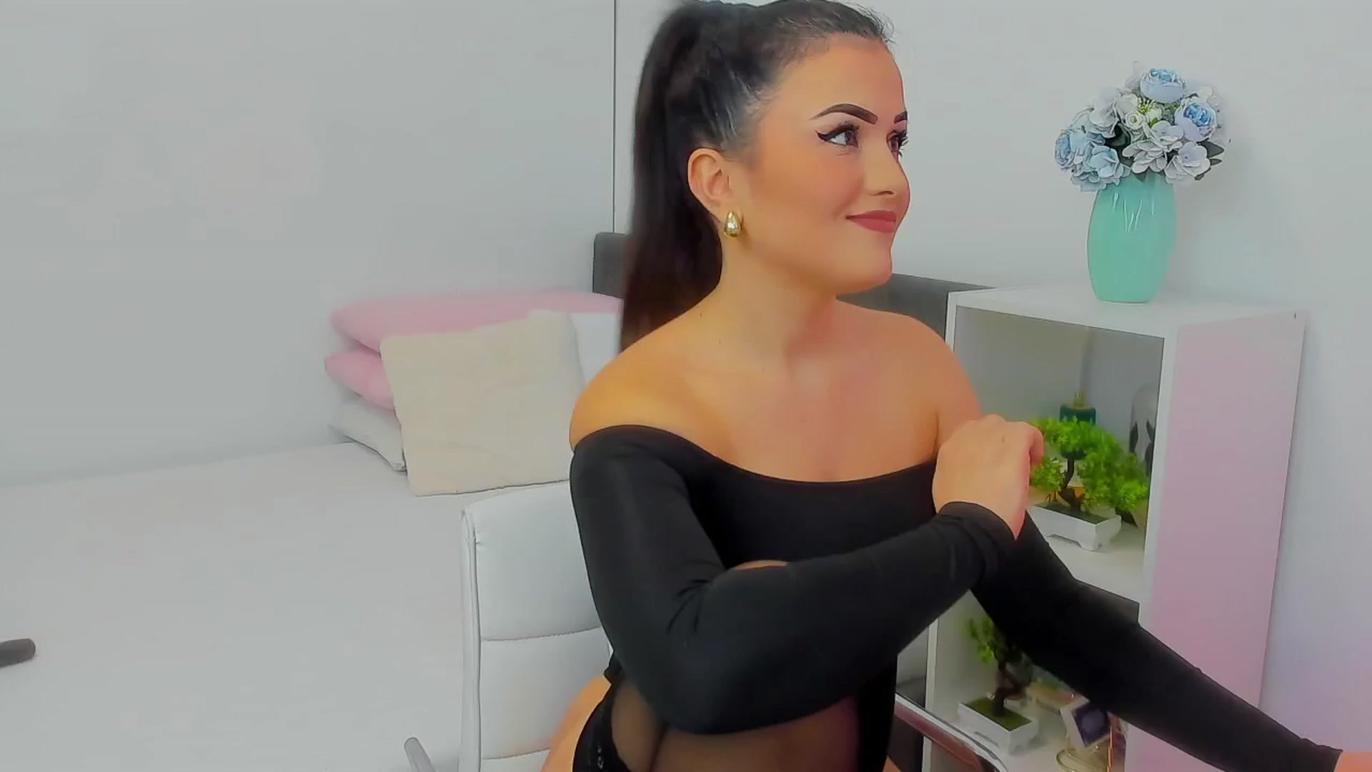 Gallery image thumbnail from Mayaaa's myfreecams stream on, 01/18/2026, 15:17 image 14 of 20