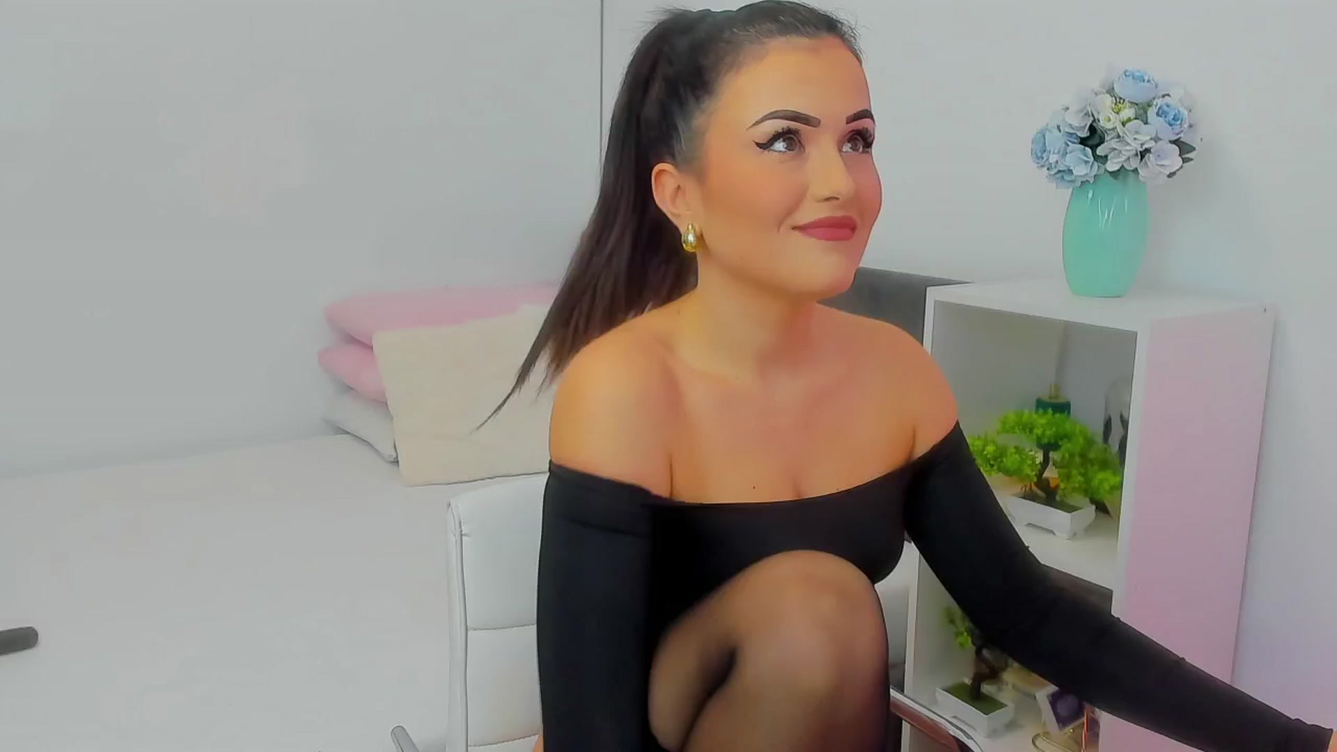 Gallery image thumbnail from Mayaaa's myfreecams stream on, 01/18/2026, 15:17 image 13 of 20