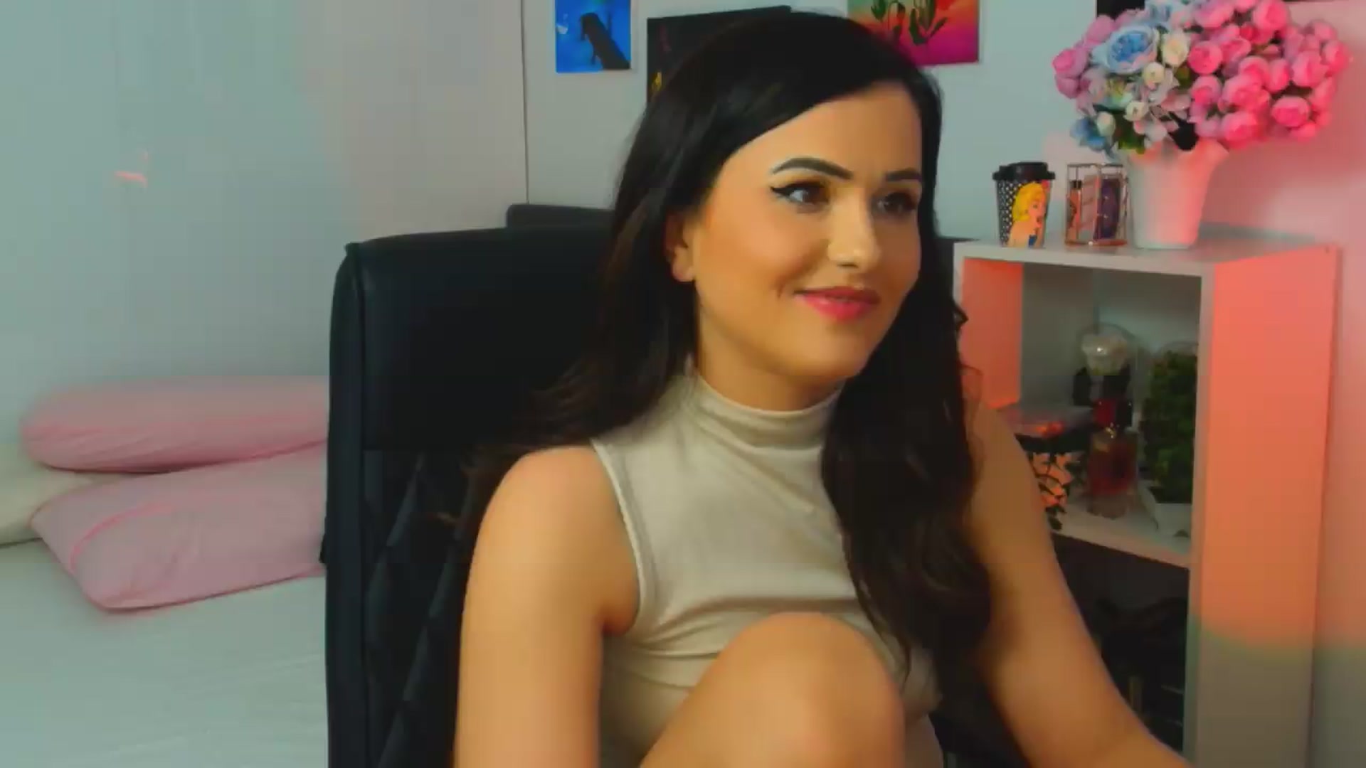 Gallery image thumbnail from Mayaaa's myfreecams stream on, 05/10/2026, 15:18 image 6 of 20