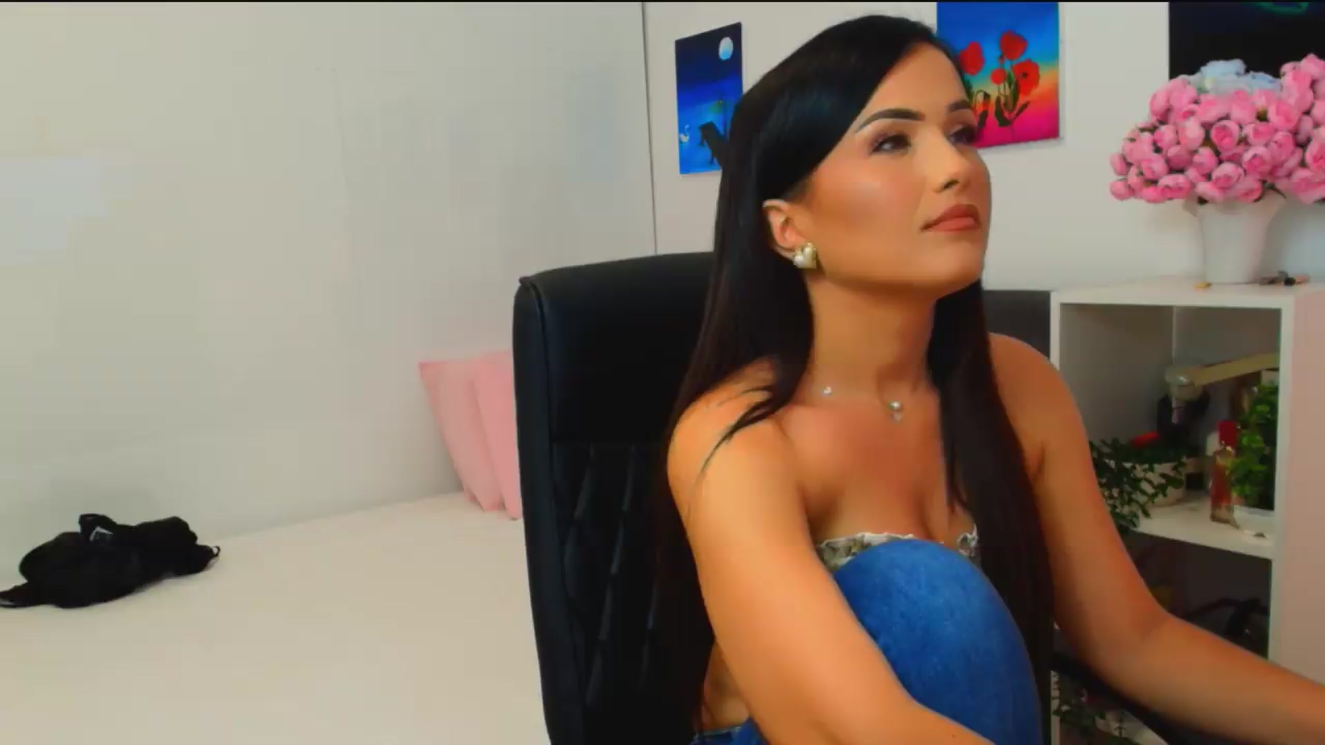 Gallery image thumbnail from Mayaaa's myfreecams stream on, 06/27/2026, 12:19 image 18 of 20