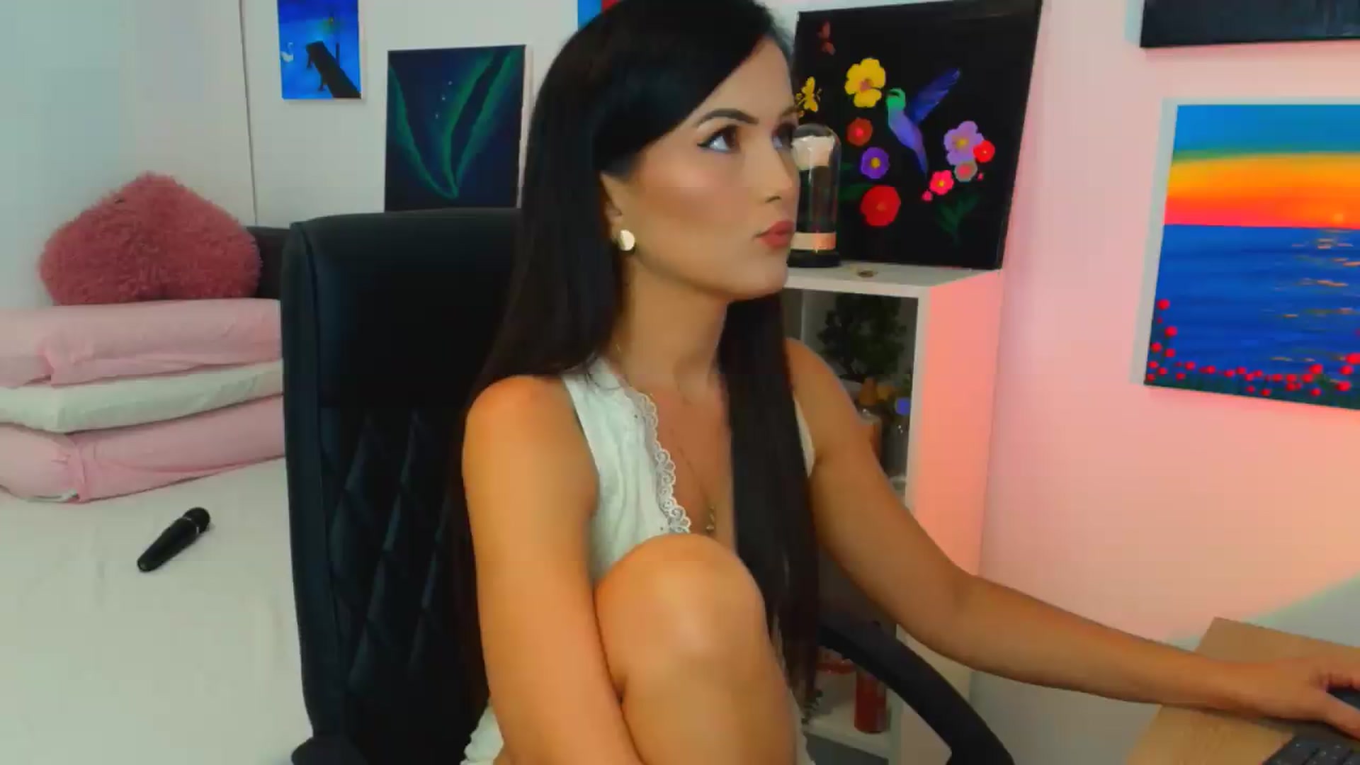 Gallery image thumbnail from Mayaaa's myfreecams stream on, 08/27/2026, 14:56 image 10 of 20