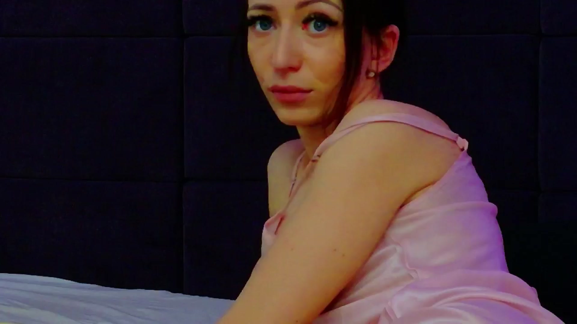 Gallery image thumbnail from Mayamazings's myfreecams stream on, 12/19/2024, 03:05 image 20 of 20