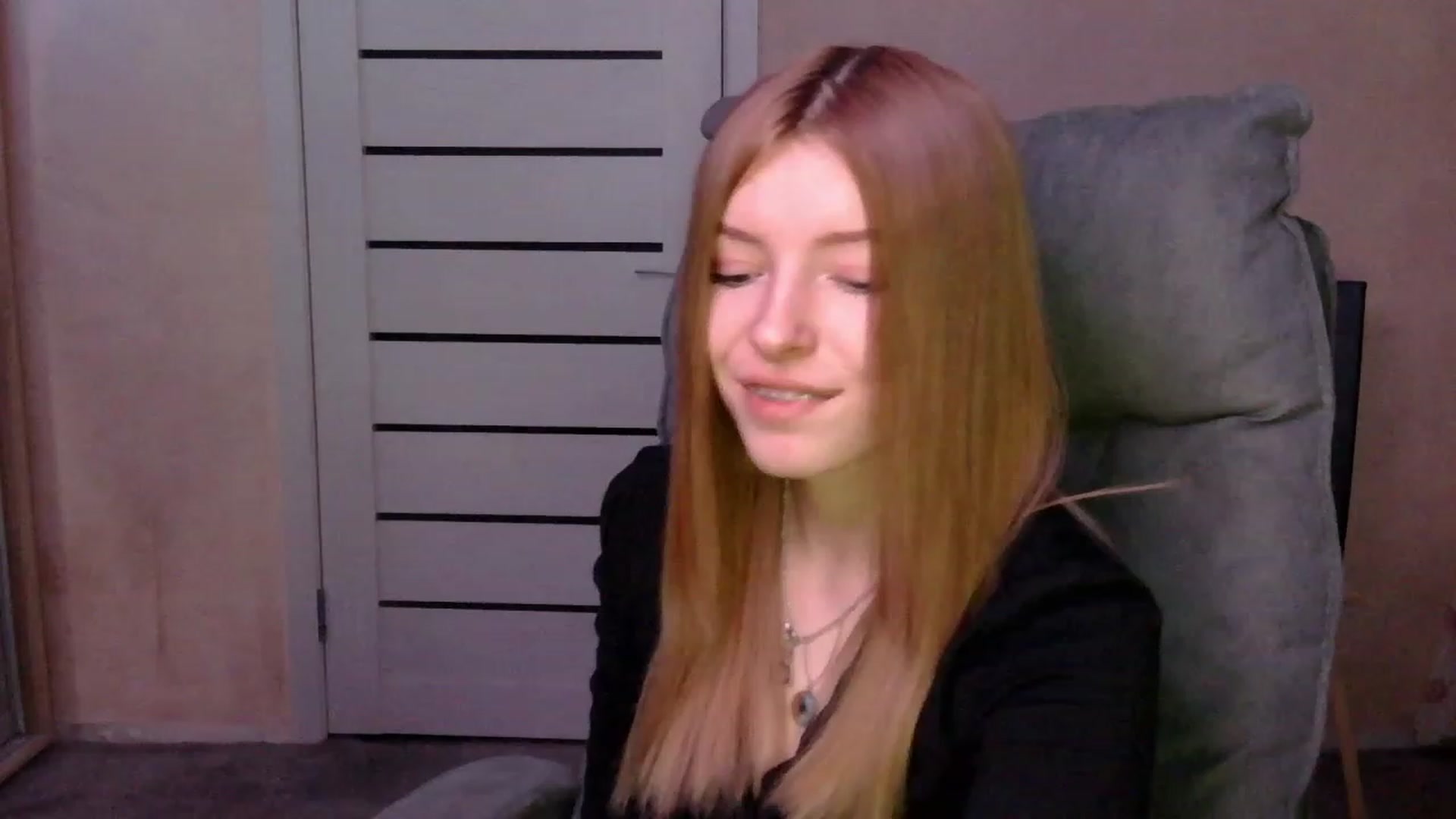 Gallery image thumbnail from MaybeMary's myfreecams stream on, 02/20/2024, 14:24 image 2 of 20