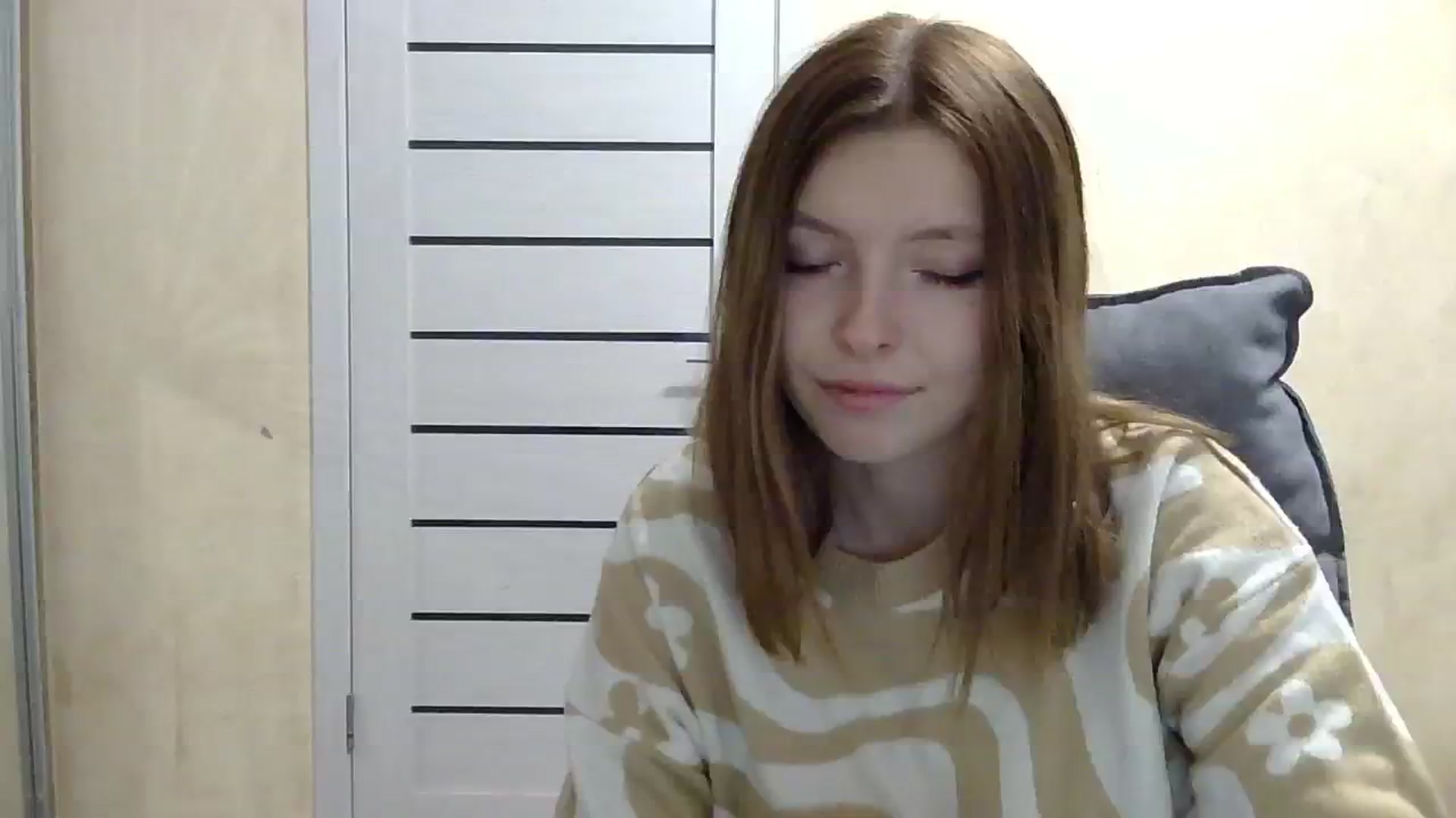 Gallery image thumbnail from MaybeMary's myfreecams stream on, 10/29/2024, 16:38 image 13 of 20
