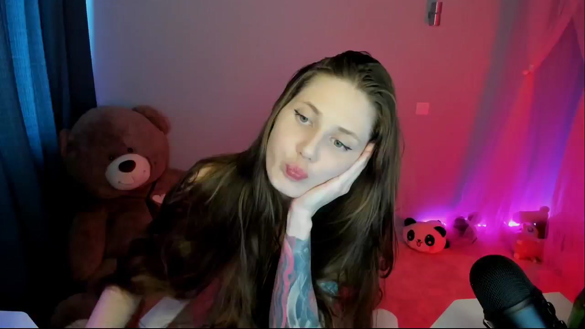 Gallery image thumbnail from MaybeTati's myfreecams stream on, 11/10/2024, 10:47 image 7 of 20