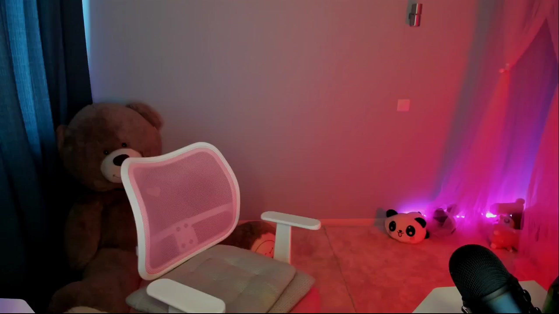 Gallery image thumbnail from MaybeTati's myfreecams stream on, 11/10/2024, 10:47 image 16 of 20