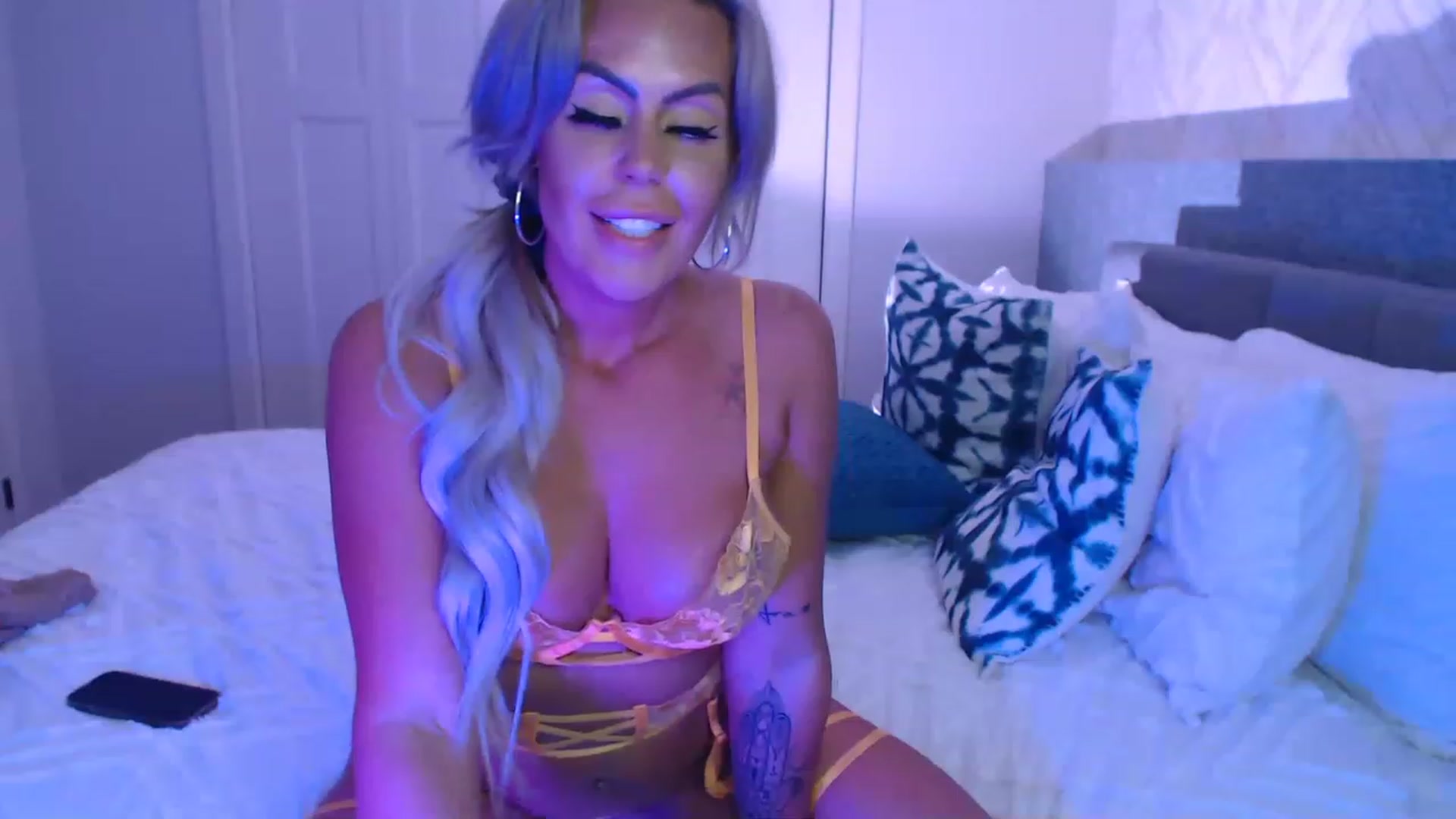 Gallery image thumbnail from MaysinRose's myfreecams stream on, 04/25/2023, 03:12 image 17 of 20